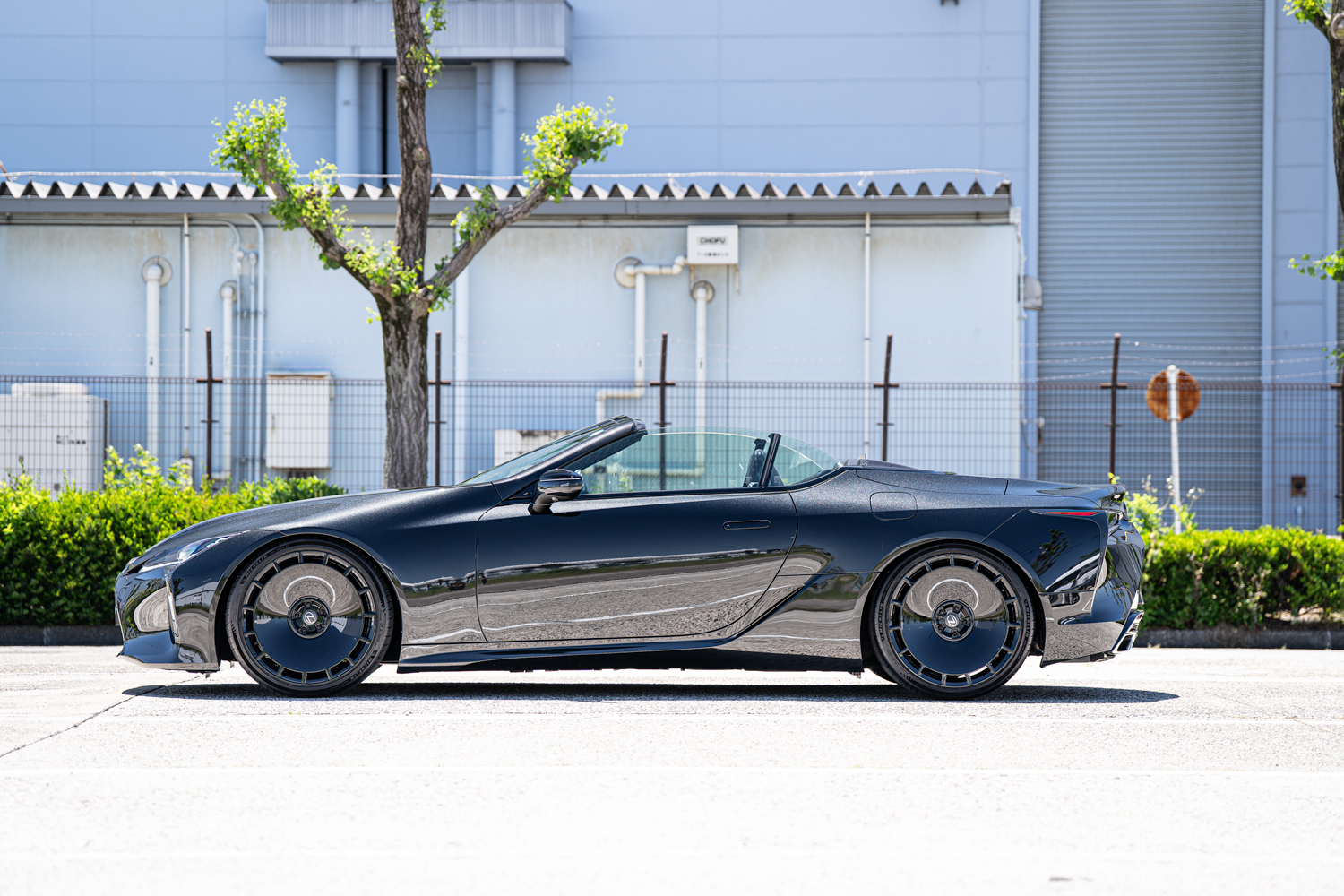 レクサス　LEXUS　LC500　コンバーチブル　ローダウン　車高調　RS-R　ホイール　AKフォージド　22インチ　ブラックアウト　カスタム　名古屋