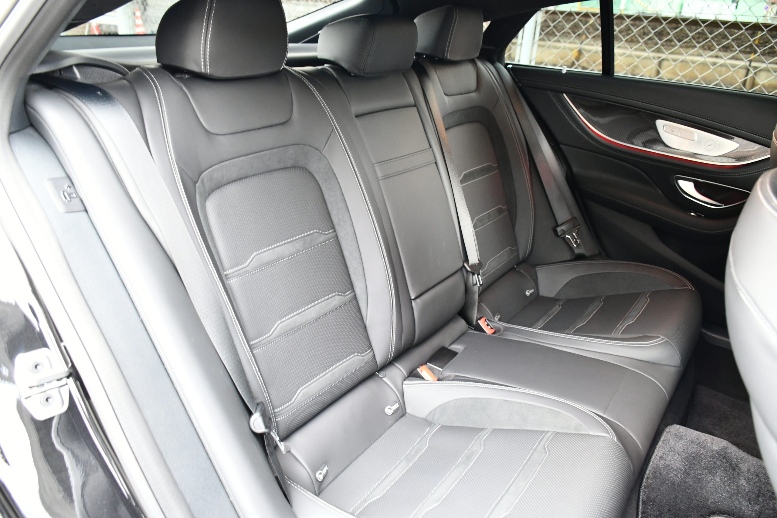 ボンドカーズ名古屋　bond cars NAGOYA　MercedesBenz　メルセデスベンツ　メルセデスAMG　MercedesAMG　AMG　左ハンドル　カーボンインテリア　カーボンエクステリア　AMGカーボンパッケージ　AMG21インチアルミホイール　ヘッドアップディスプレイ　HUD　　ソフトクローズドア　正規ディーラー車　エアサス　オブシディアンブラック　アダプティブクルーズコントロール　新入庫　在庫車