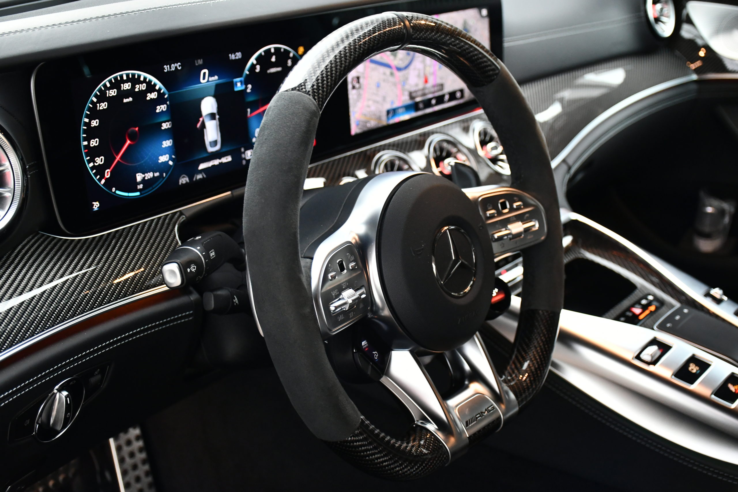 ボンドカーズ名古屋　bond cars NAGOYA　MercedesBenz　メルセデスベンツ　メルセデスAMG　MercedesAMG　AMG　左ハンドル　カーボンインテリア　カーボンエクステリア　AMGカーボンパッケージ　AMG21インチアルミホイール　ヘッドアップディスプレイ　HUD　　ソフトクローズドア　正規ディーラー車　エアサス　オブシディアンブラック　アダプティブクルーズコントロール　新入庫　在庫車