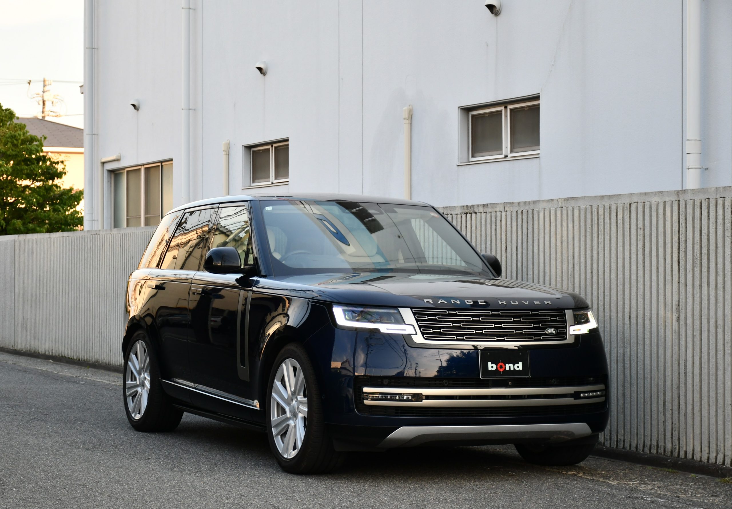 ボンドカーズ名古屋　bond cars NAGOYA　ランドローバー　レンジローバー　HSE　LAND ROVE　RangeRover　正規ディーラー車　右ハンドル　エアサス　ヘッドアップディスプレイ　ホワイトレザー　エアサス　ベンチレーションシート　シートヒーター　新入庫　在庫車