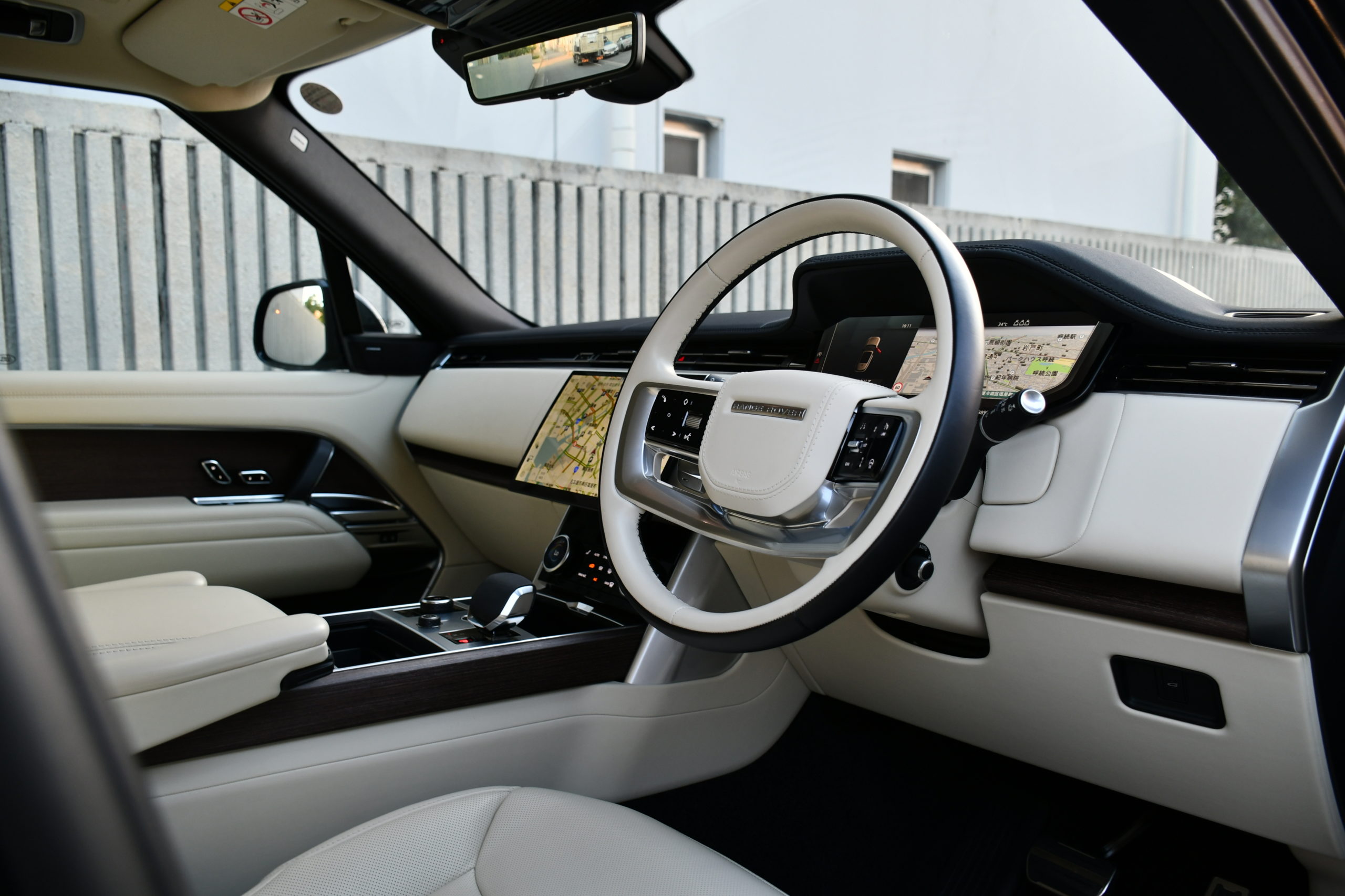 ボンドカーズ名古屋　bond cars NAGOYA　ランドローバー　レンジローバー　HSE　LAND ROVE　RangeRover　正規ディーラー車　右ハンドル　エアサス　ヘッドアップディスプレイ　ホワイトレザー　エアサス　ベンチレーションシート　シートヒーター　新入庫　在庫車