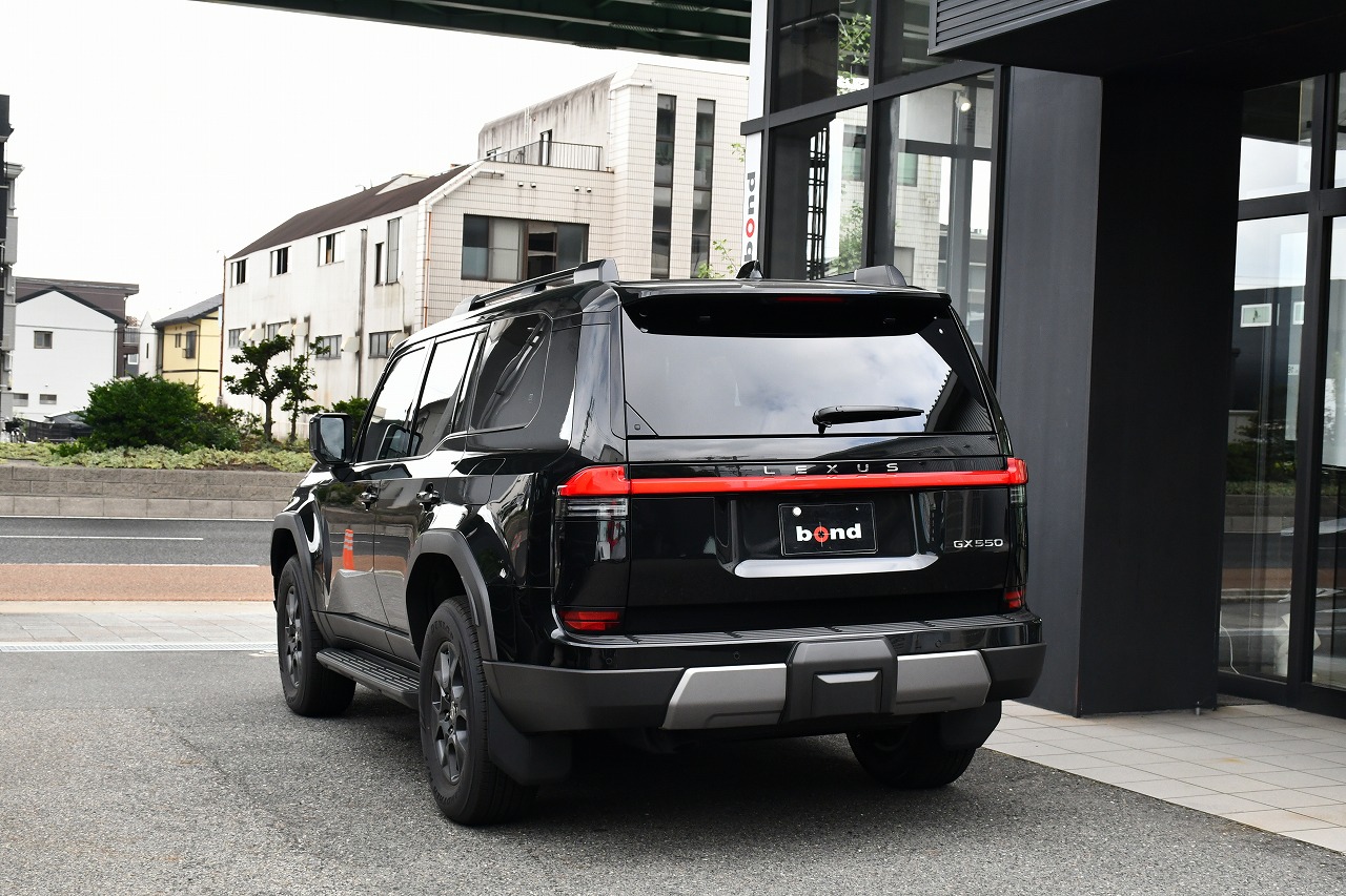 ボンドカーズ名古屋　bond cars NAGOYA　レクサス　LEXUS　GX550　在庫車　新入庫　ヘッドアップディスプレイ　マークレビンソン　オーバーオレイルプラス　+　低走行　ブラック　ベンチレーションシート　シートヒーター　グラファイトブラックガラスフレーク　　ヒッチメンバーカバー　デジタルインナーミラー　ヘッドアップディスプレイ　ベンチレーションシート　クールボックス　三眼LEDヘッドライト　ダウンヒルアシストコントロール　ムーンルーフ