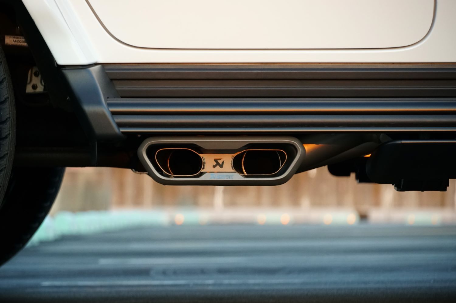 ボンド 大宮 メルセデス ベンツ W465 G63 AKRAPOVIC アクラポ マフラー BC FORGED HCA675 ブラックアウト