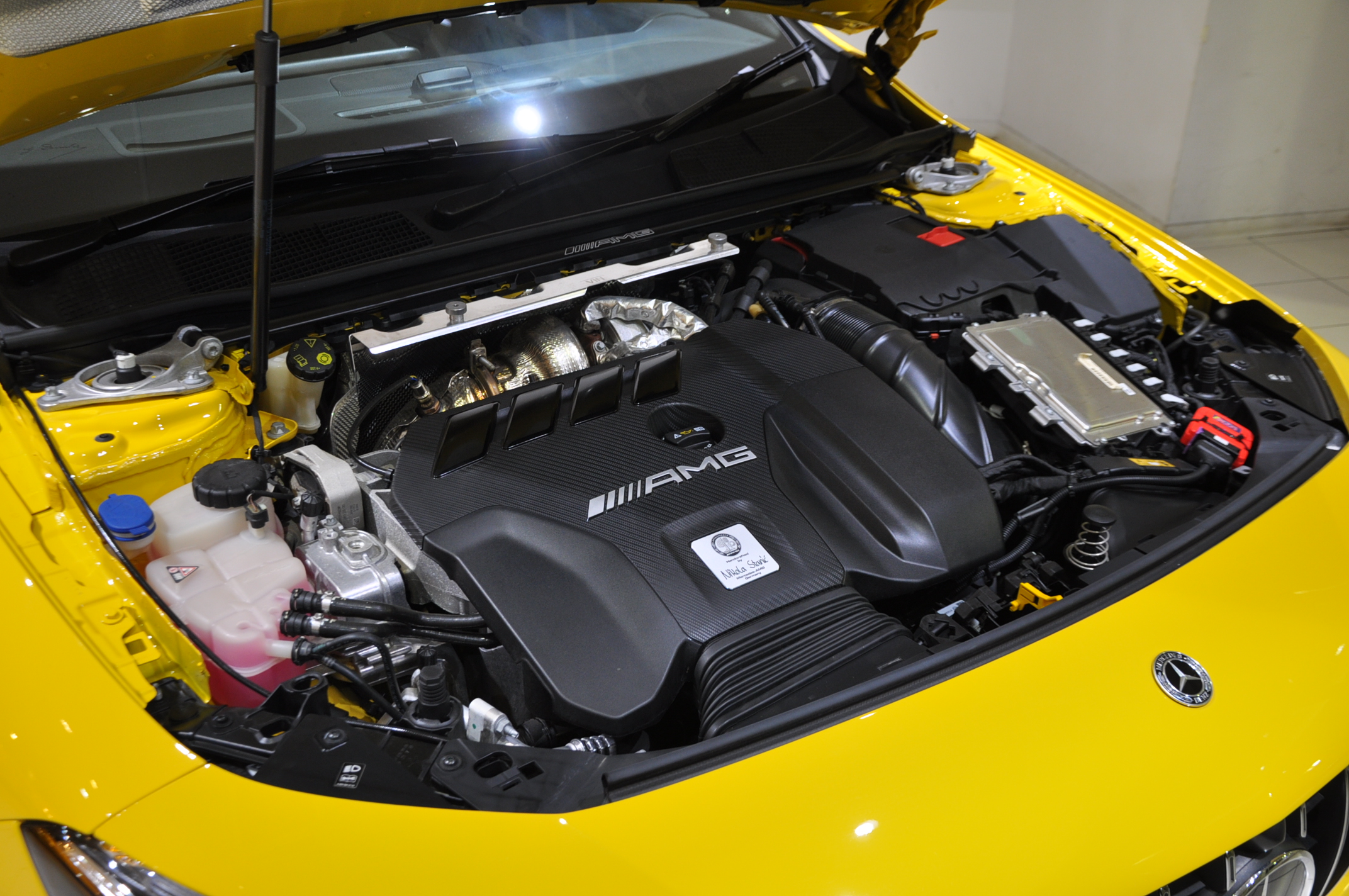 MercedesAMG CLA シューティングブレーク ベンツ Ferrari フェラーリ 488GTB bond ボンド 東京 輸入車 販売 買取 新入庫