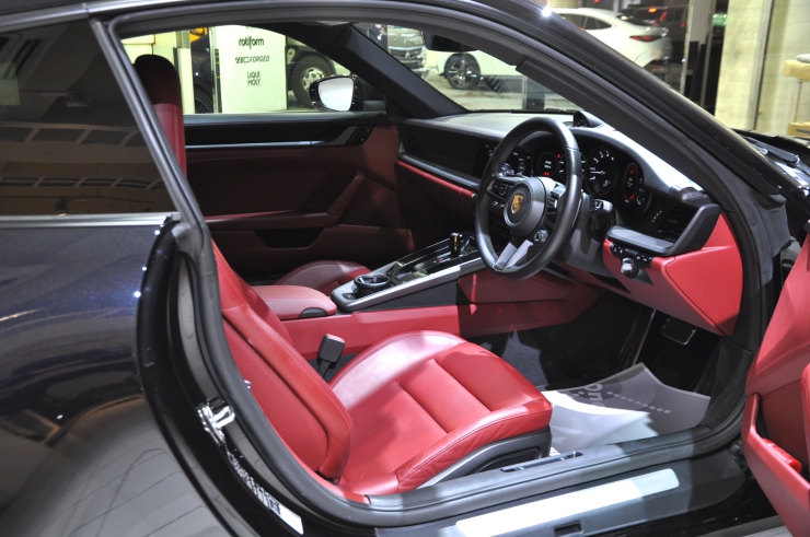 PORSCHE ポルシェ 992 カレラS 新入庫 911 カレラ GT3 GTS 輸入車 販売 買取 bond ボンド 東京
