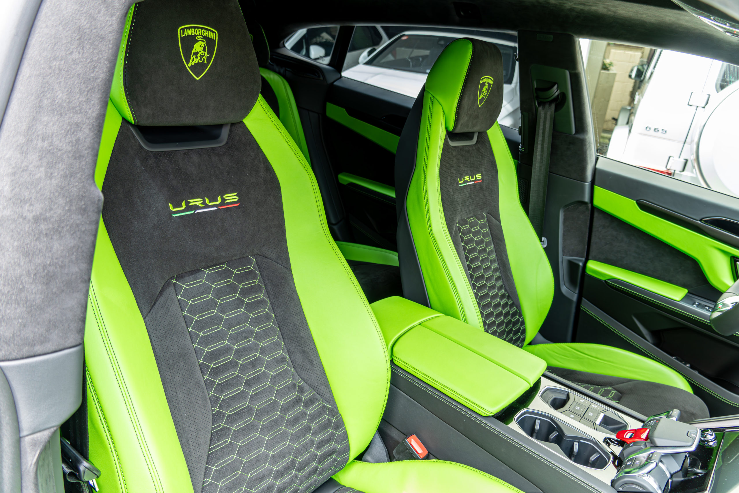 ウルス　2022y ブラック　カスタム　MV FORGED ANRKY 1886 バングアンドオルフセン