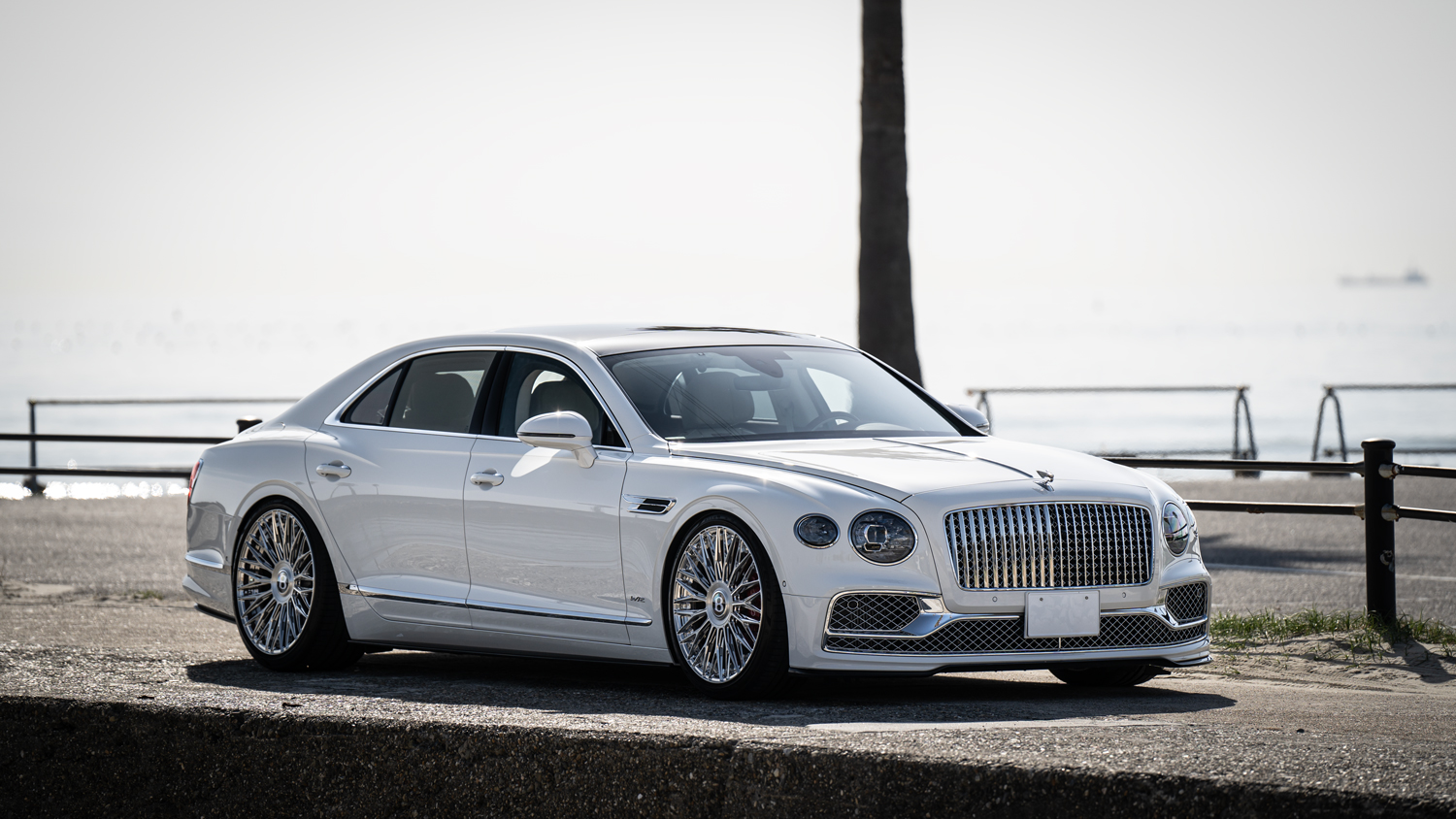 BENTLEY　Flyingspur　カスタム　ホイール　22インチ　アメ鍛　ＭＶフォージド