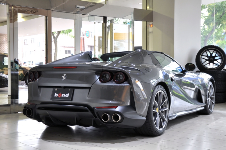 フェラーリ 中古車 812 V12 NA ディーラー車