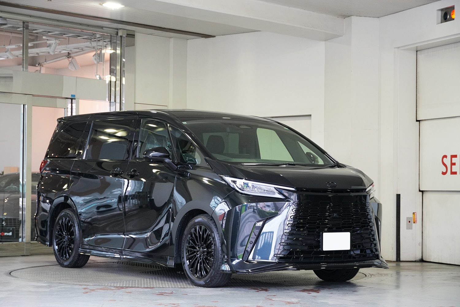 レクサス　LM　カスタム　ペイント　ラッピング　ブラックアウト