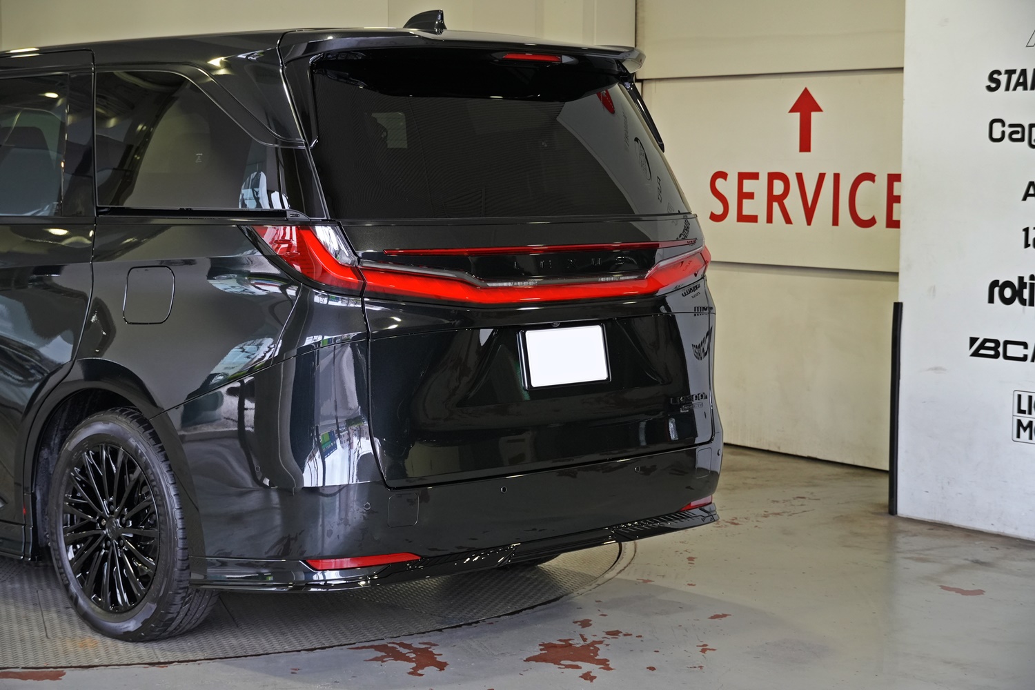 LEXUS　LM500　カスタム　ブラックアウト　塗装　ラッピング