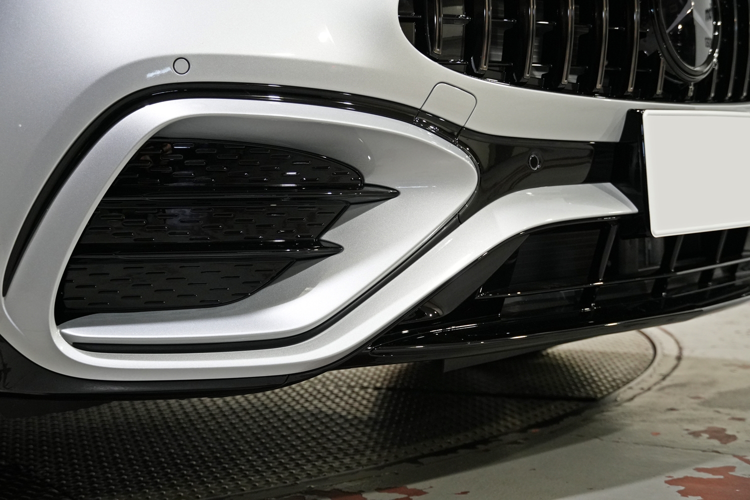 ベンツ　カスタム　ペイント　樹脂パーツペイント　ブラックアウト　カスタム