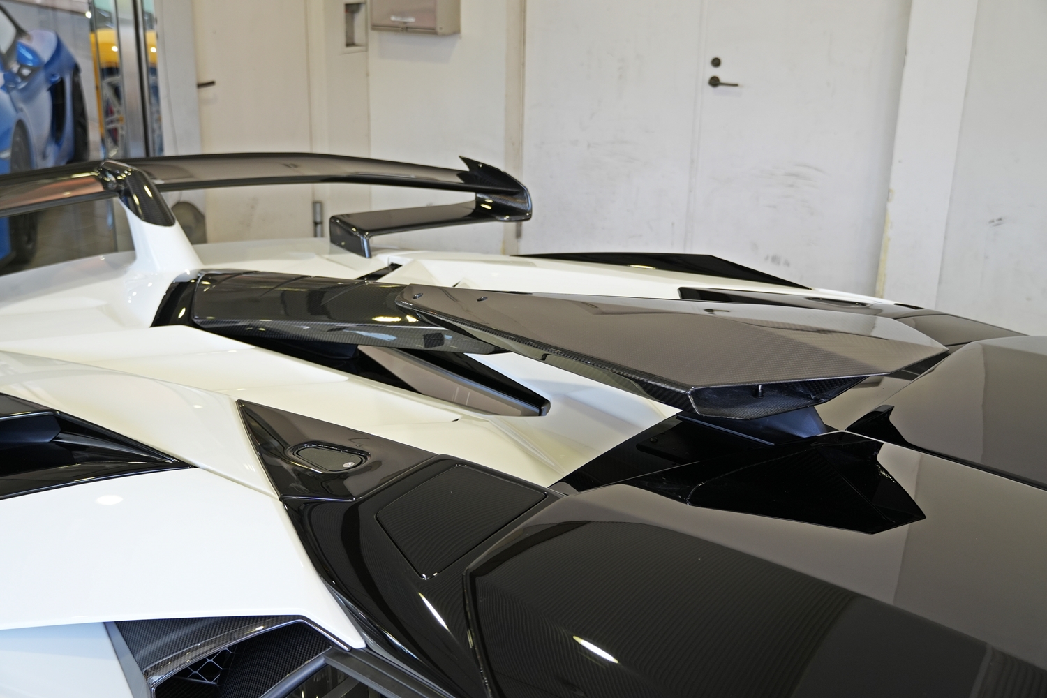 アヴェンタドール　カスタム　エアロ　SVJ　ローダウン　ホイール　1016　ルーフスクープ　ちょんまげ