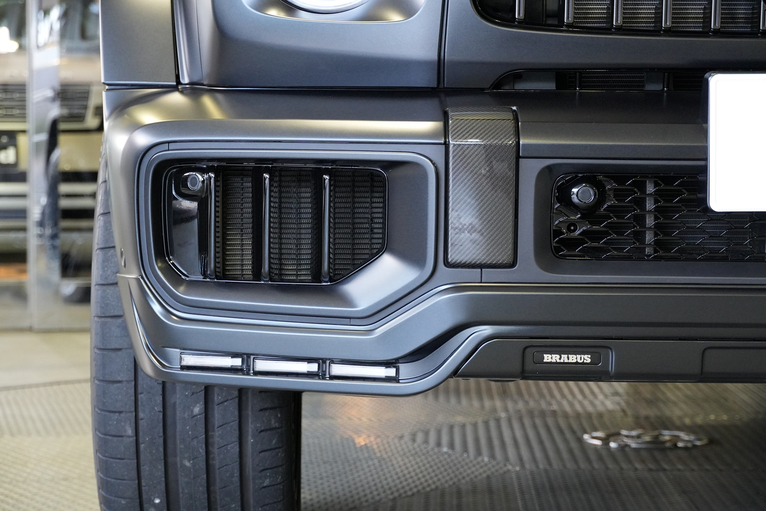 G63　G450　G580　G550　G400　カスタム　パーツ　フロントスポイラー　バンパー