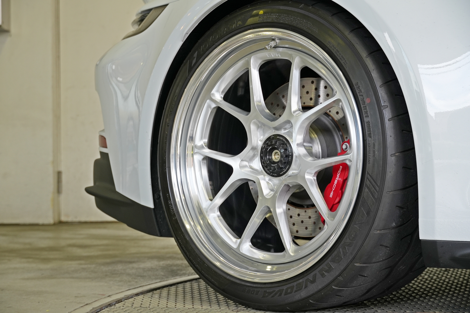 ポルシェ 992 GT3 GT3RS ホイール交換 アメ鍛 HRE