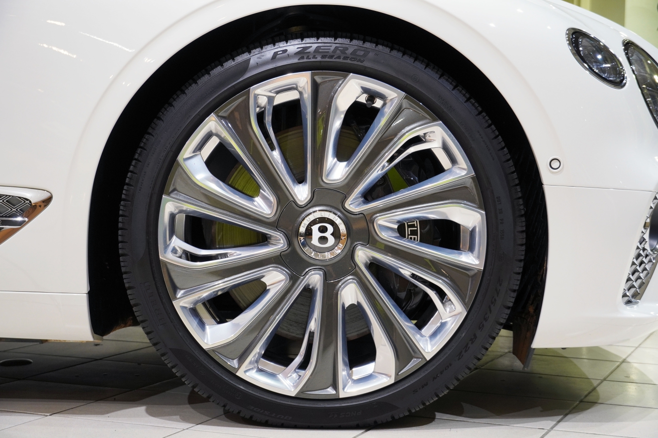 bond東京　コンチネンタルGT　V8　マリナー