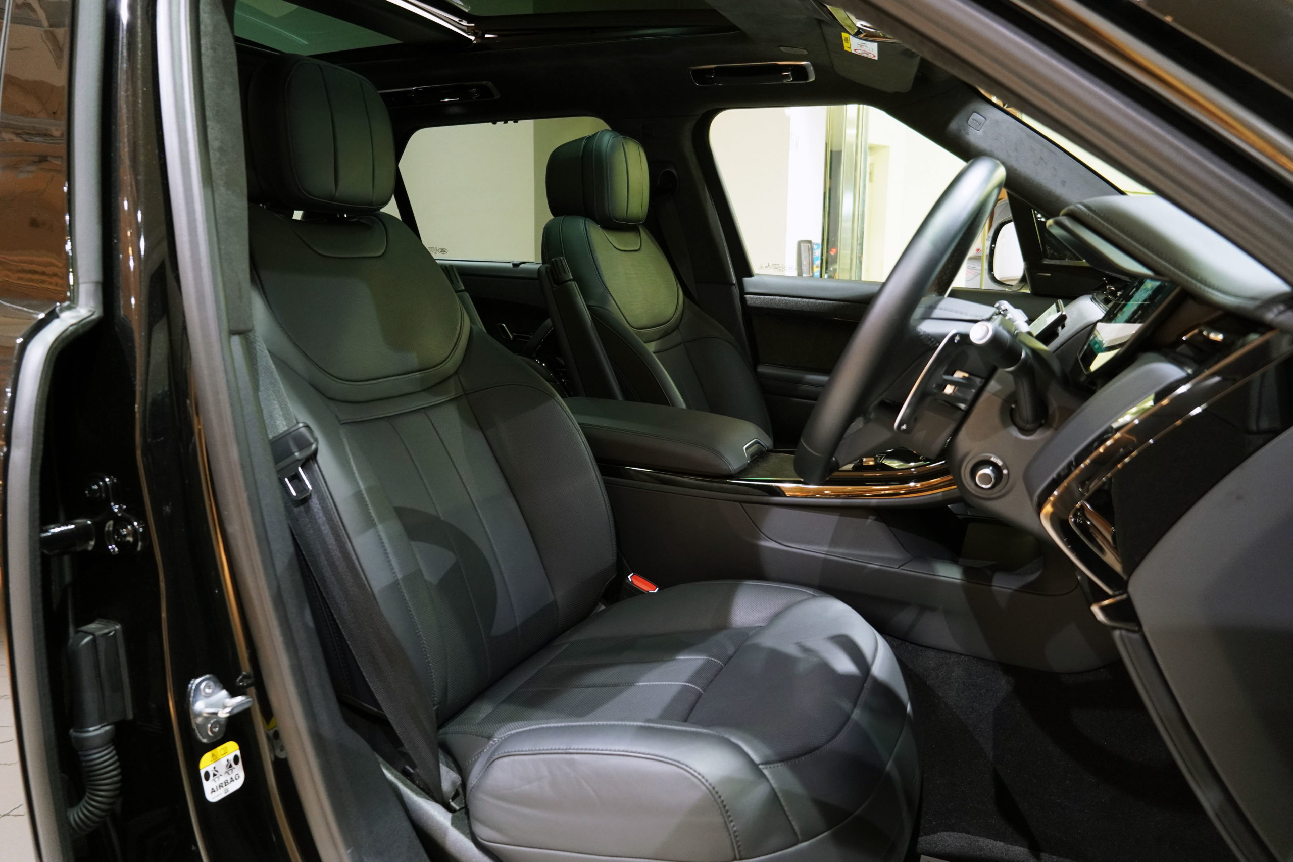 ﾗﾝﾄﾞﾛｰﾊﾞｰ　ﾚﾝｼﾞﾛｰﾊﾞｰｽﾎﾟｰﾂ　ﾛｰﾝﾁｴﾃﾞｨｼｮﾝ　P400　輸入車　販売　買取　ｶｽﾀﾑ　ﾄﾞﾚｽｱｯﾌﾟ　bond　ﾎﾞﾝﾄﾞ　東京