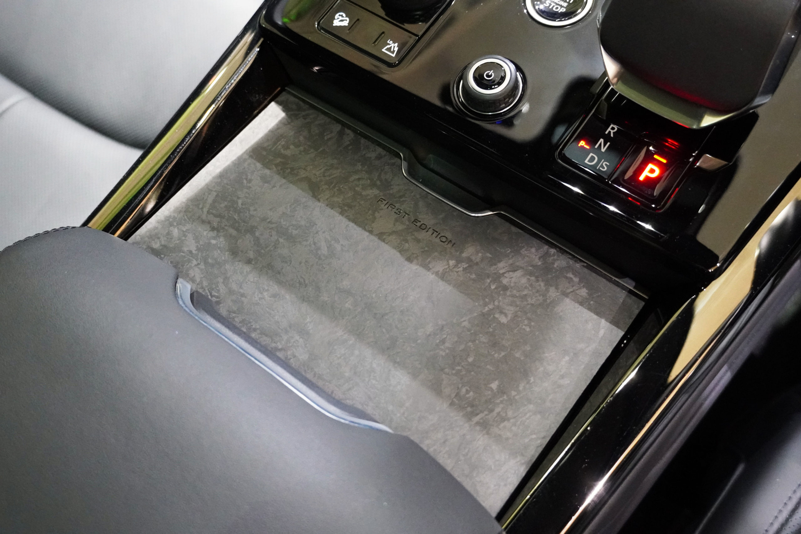 ﾗﾝﾄﾞﾛｰﾊﾞｰ　ﾚﾝｼﾞﾛｰﾊﾞｰｽﾎﾟｰﾂ　ﾛｰﾝﾁｴﾃﾞｨｼｮﾝ　P400　輸入車　販売　買取　ｶｽﾀﾑ　ﾄﾞﾚｽｱｯﾌﾟ　bond　ﾎﾞﾝﾄﾞ　東京