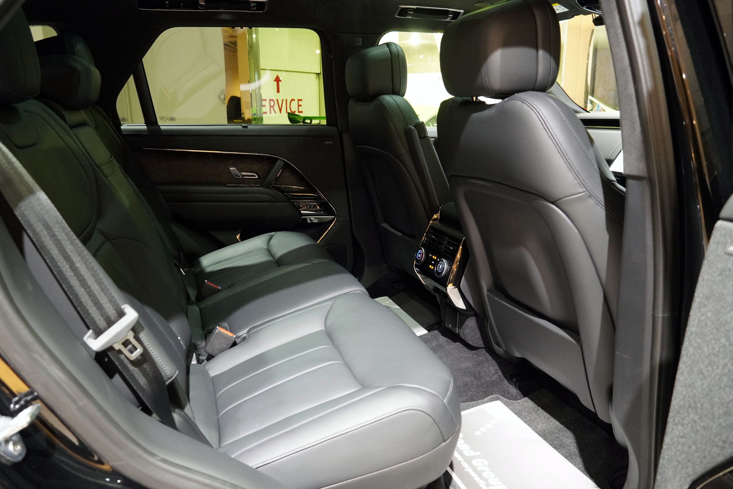 ﾗﾝﾄﾞﾛｰﾊﾞｰ　ﾚﾝｼﾞﾛｰﾊﾞｰｽﾎﾟｰﾂ　ﾛｰﾝﾁｴﾃﾞｨｼｮﾝ　P400　輸入車　販売　買取　ｶｽﾀﾑ　ﾄﾞﾚｽｱｯﾌﾟ　bond　ﾎﾞﾝﾄﾞ　東京