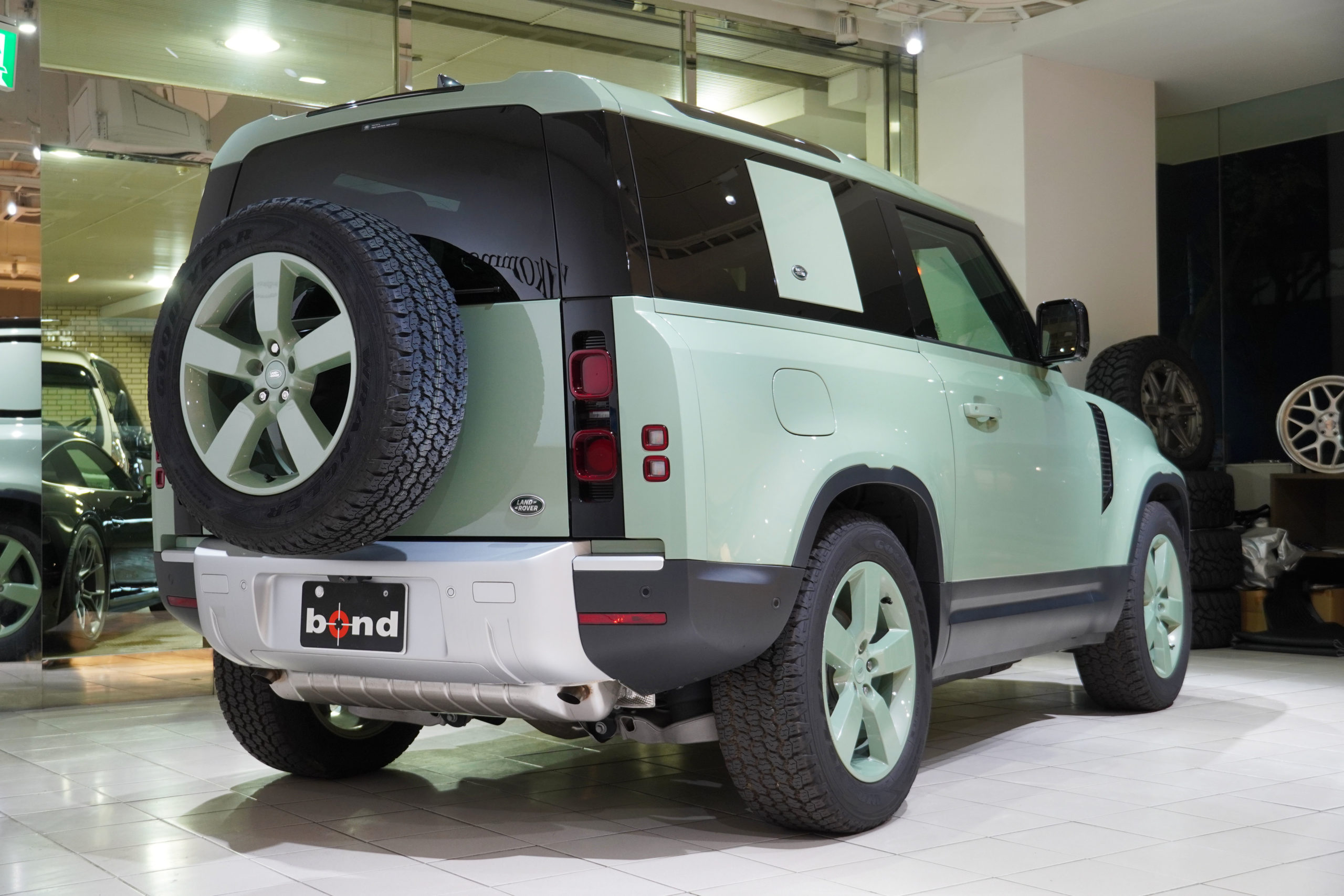 LANDROVER DEFENDER 90 ランドローバー　ディフェンダー　特別仕様車　限定車　75th　輸入車　販売　買取　bond　ボンド　カスタム　ドレスアップ　東京　