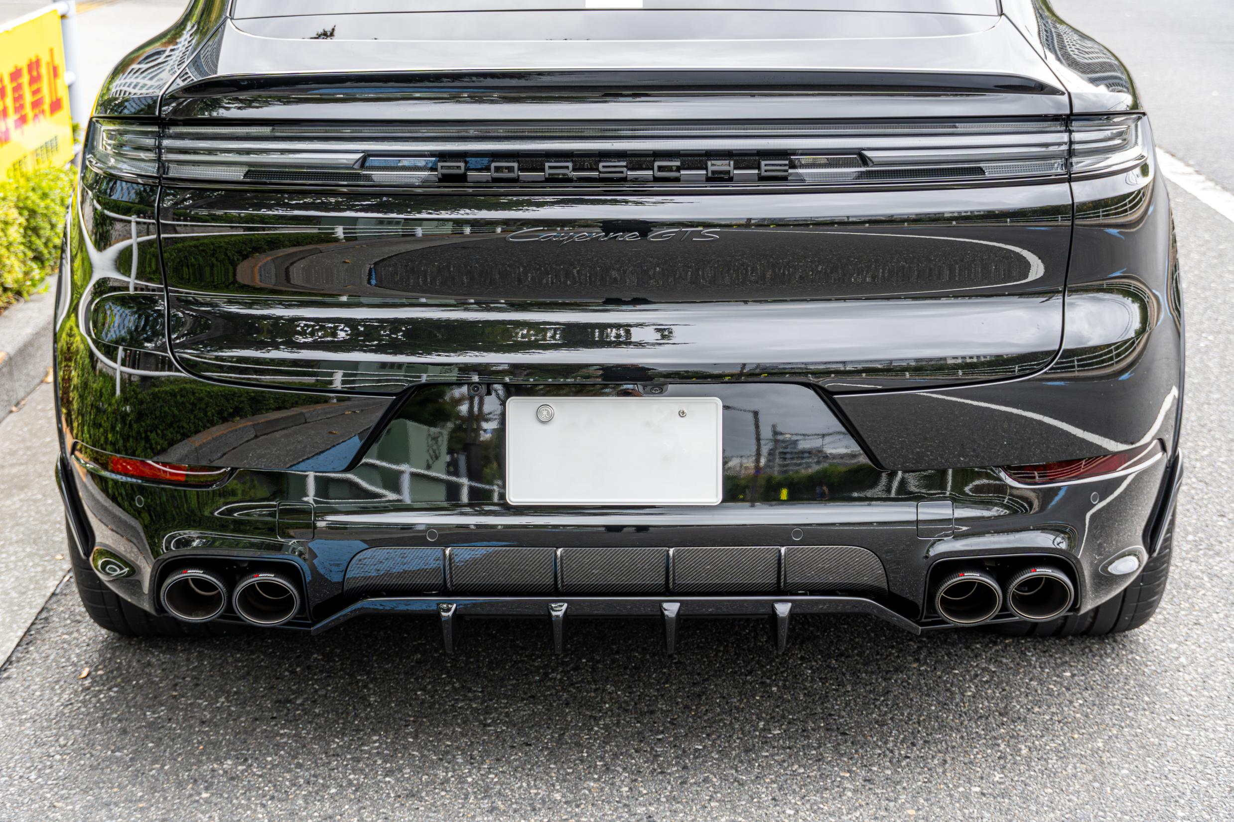 カイエン　マフラー　AKRAPOVIC チタン　TECHART ANRKY カスタム