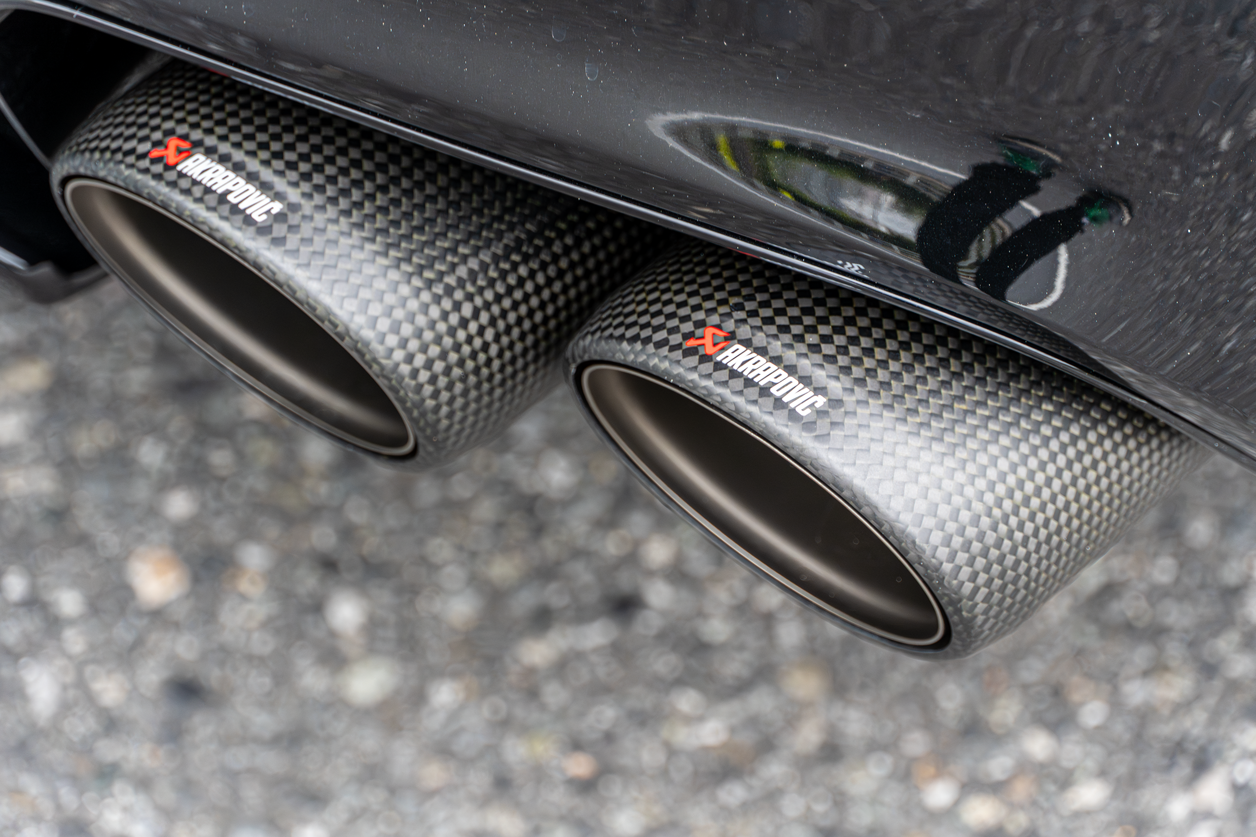 カイエン　マフラー　AKRAPOVIC チタン　TECHART ANRKY カスタム