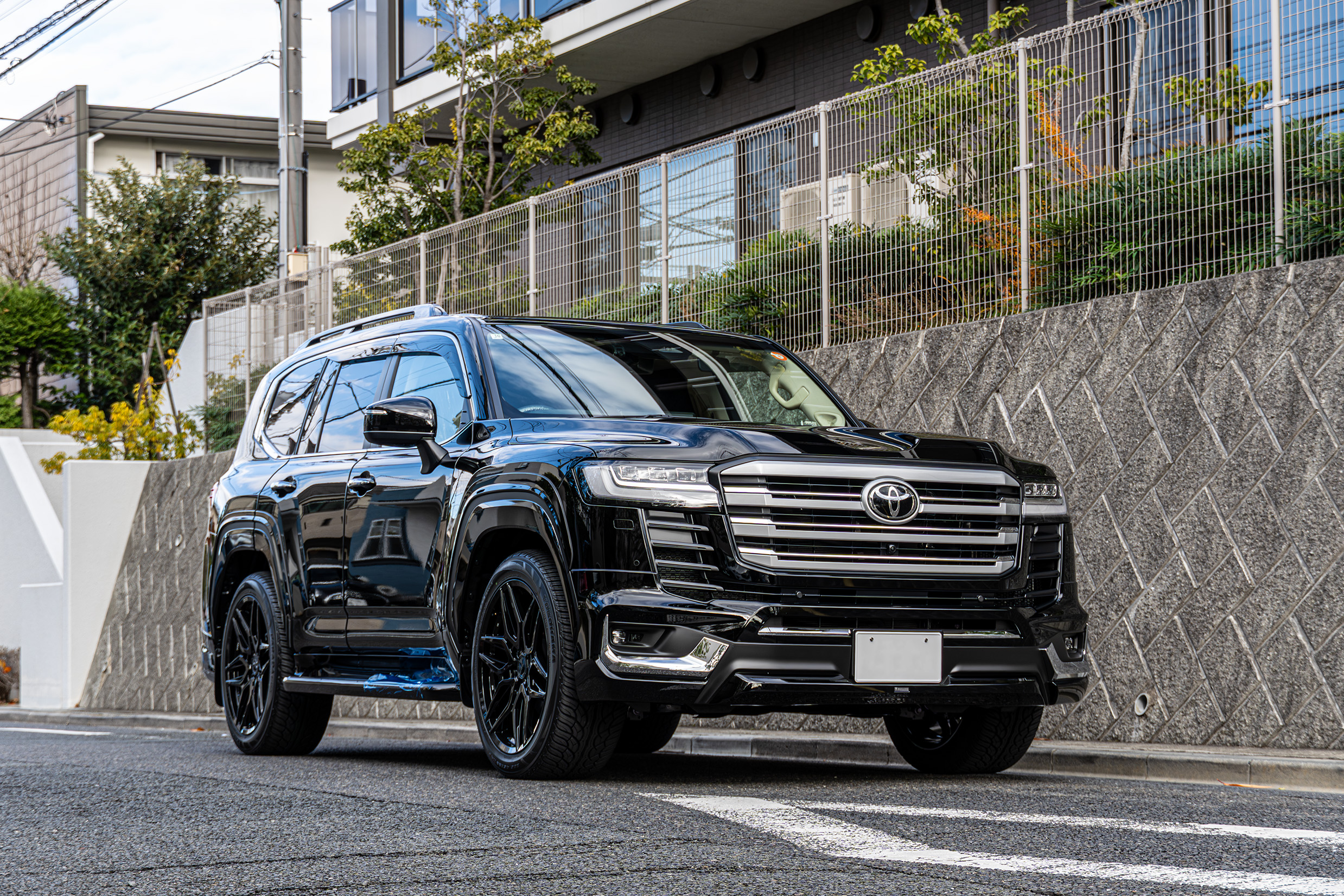 ランクル 300 カスタム　ローダウン BLITZ SSR 22インチ IGLA AUTHOR DSC PLUS