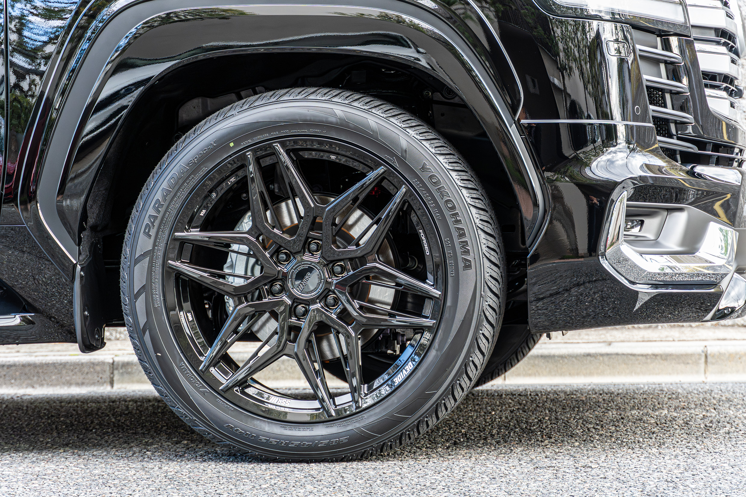 ランクル 300 カスタム　ローダウン BLITZ SSR 22インチ IGLA AUTHOR DSC PLUS