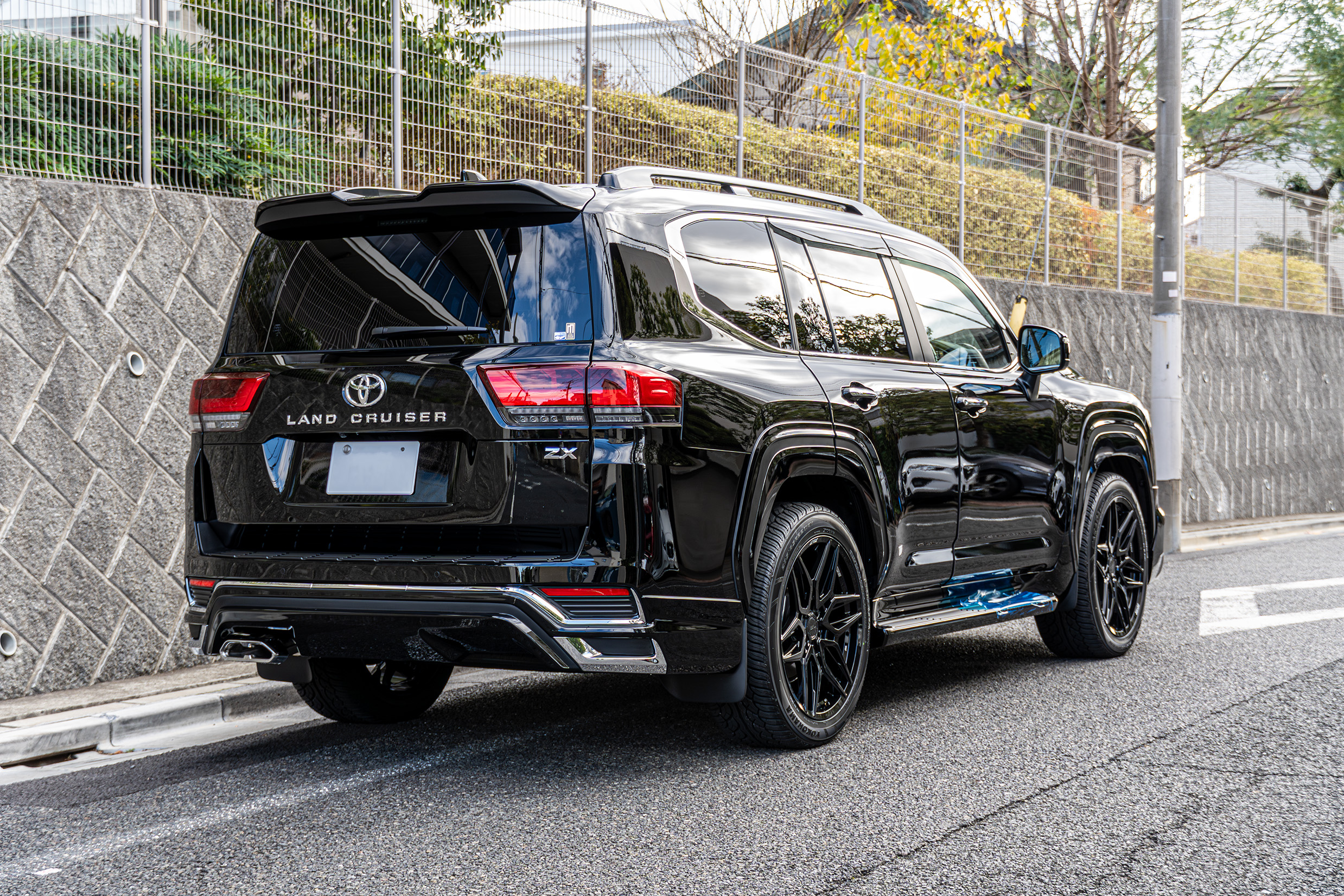 ランクル 300 カスタム　ローダウン BLITZ SSR 22インチ IGLA AUTHOR DSC PLUS