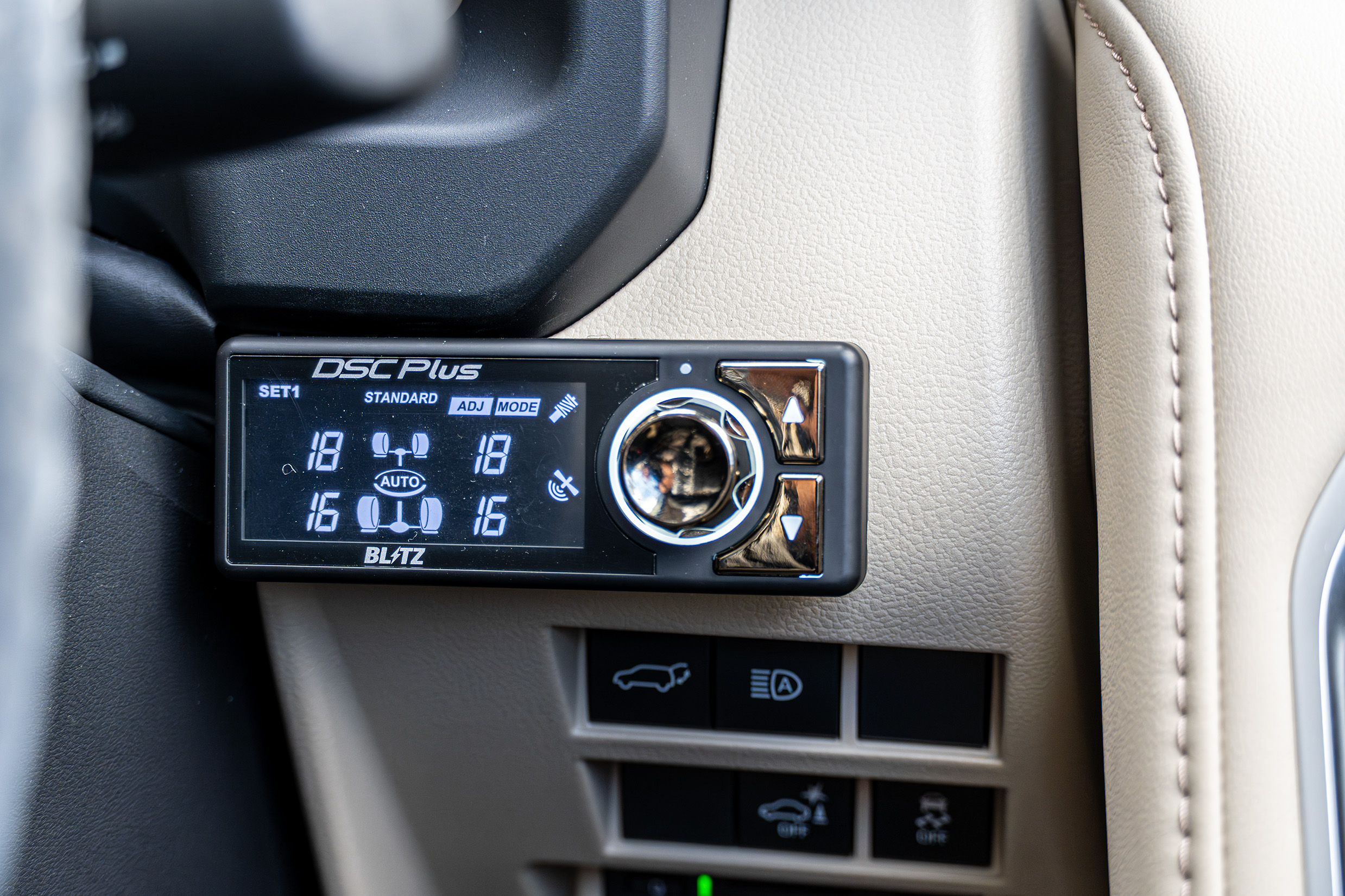 ランクル 300 カスタム　ローダウン BLITZ SSR 22インチ IGLA AUTHOR DSC PLUS