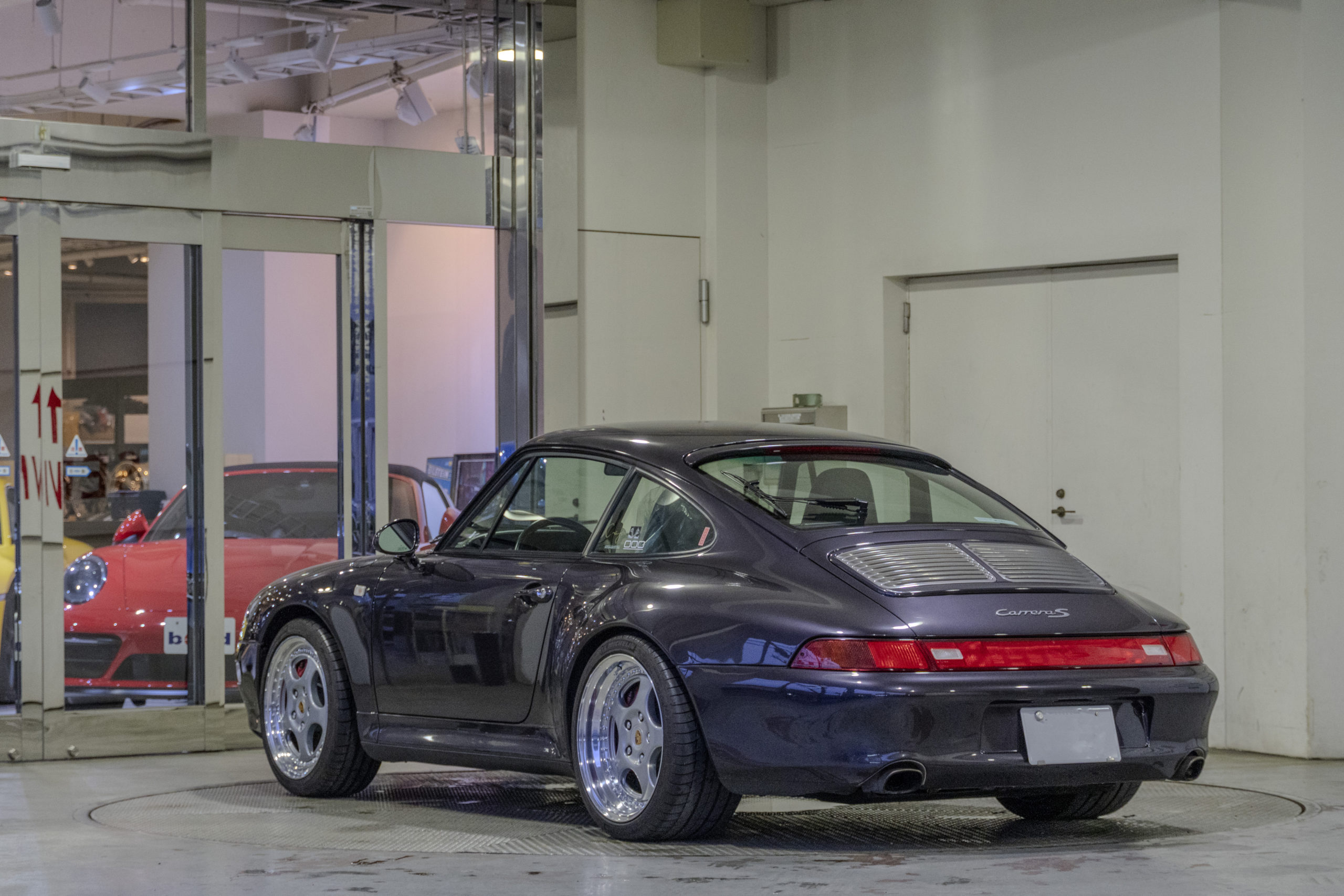 PORSCHE　ポルシェ　993　カスタム　ローダウン　ホイール　18インチ　鍛造ホイール　ニュートレイル