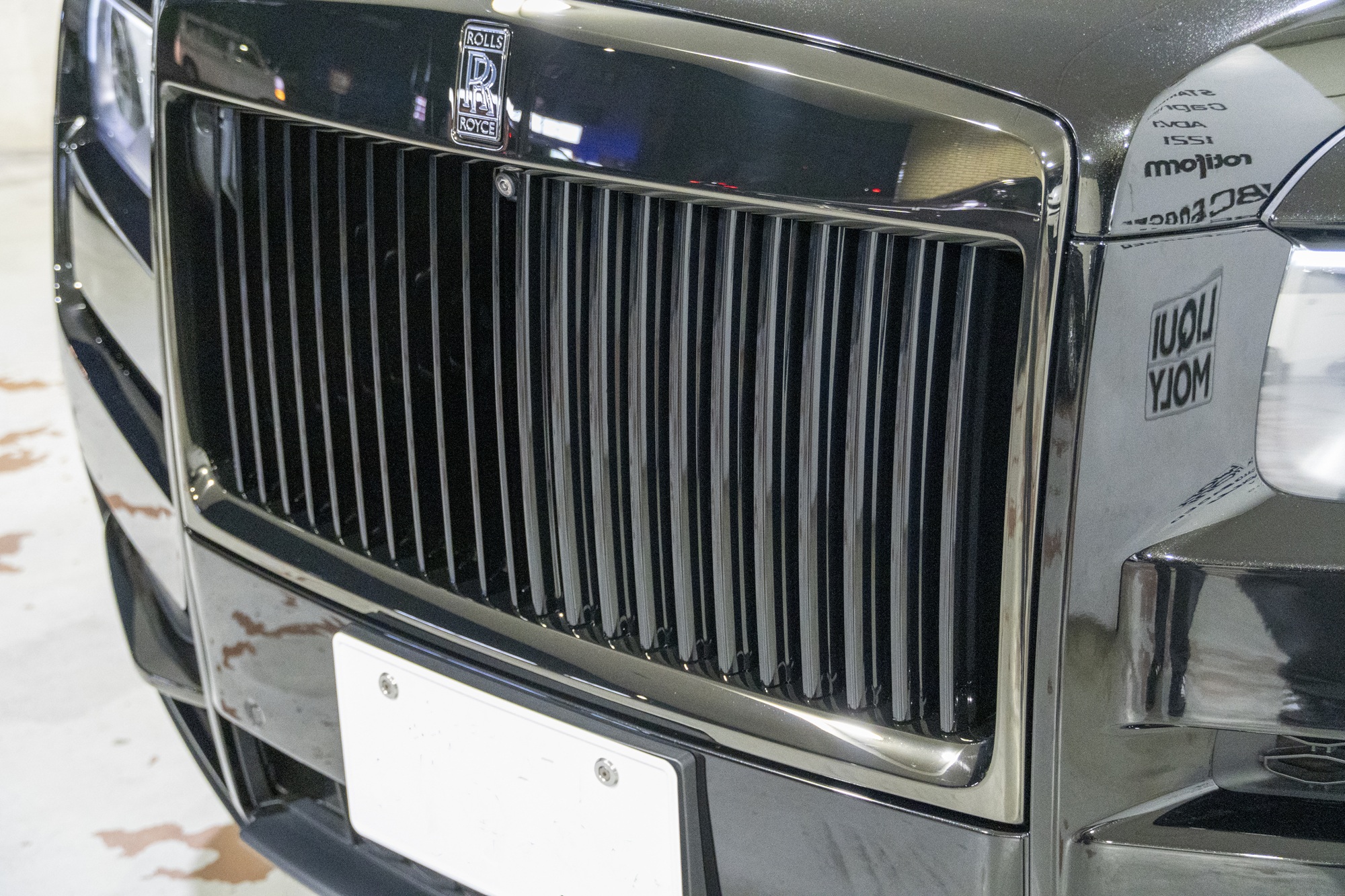 ロールスロイス　カスタム　カリナン　ブラックアウト　ラッピング　ブラックバッチ