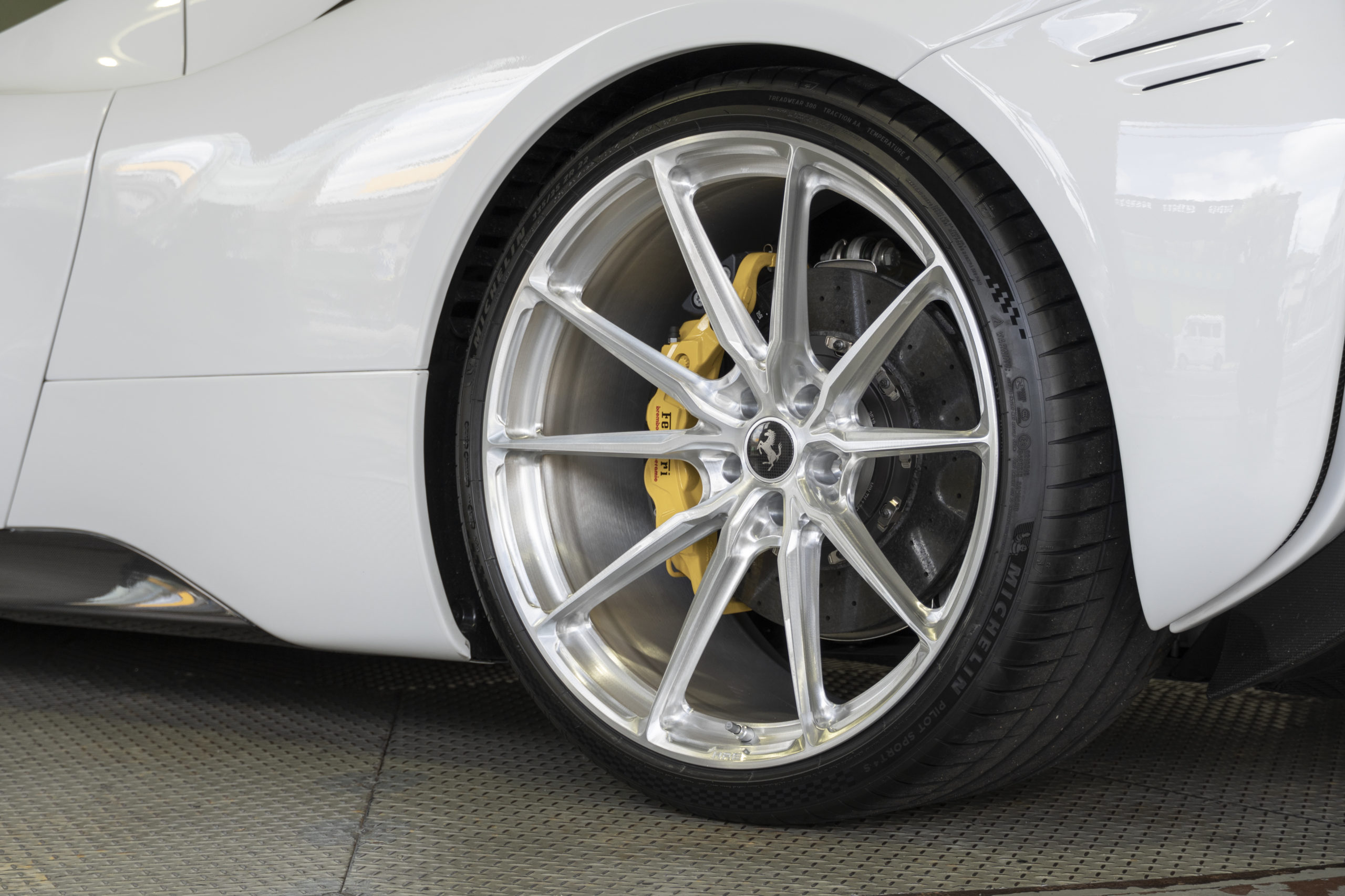 Ferrari フェラーリ SF90 カスタム ローダウン ホイール 22インチ アメ鍛 NOVITEC HRE bond