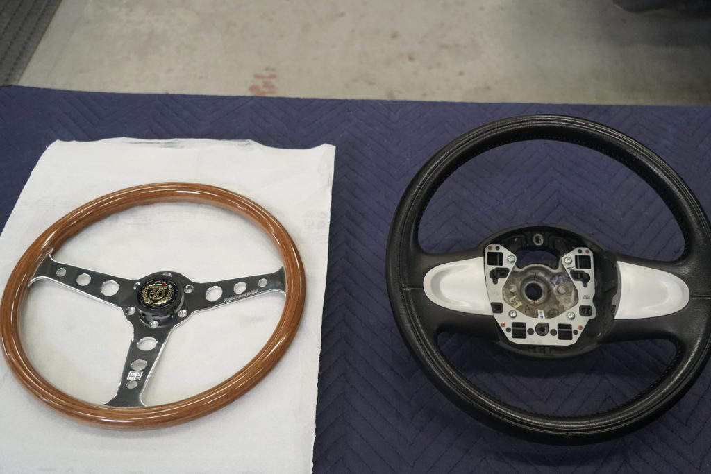 MINI ステアリング R55 ボンドボディ MOMO
