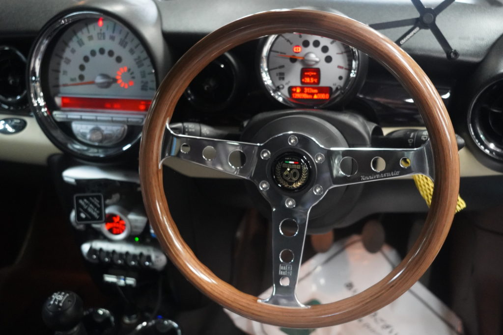 MINI ステアリング R55 ボンドボディ MOMO
