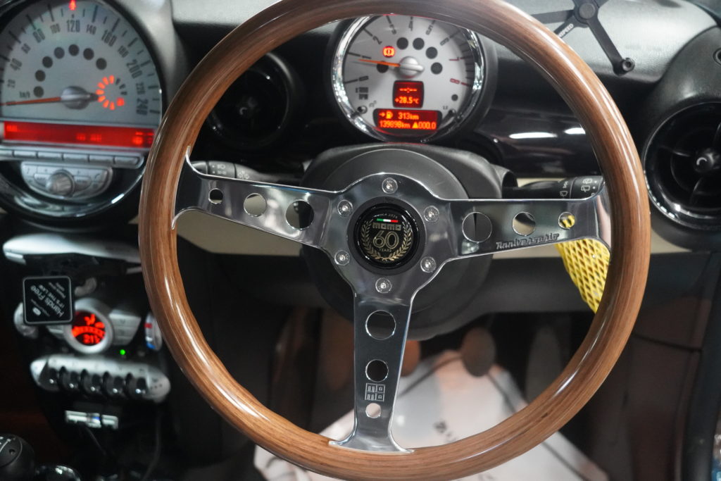 MINI ステアリング R55 ボンドボディ MOMO