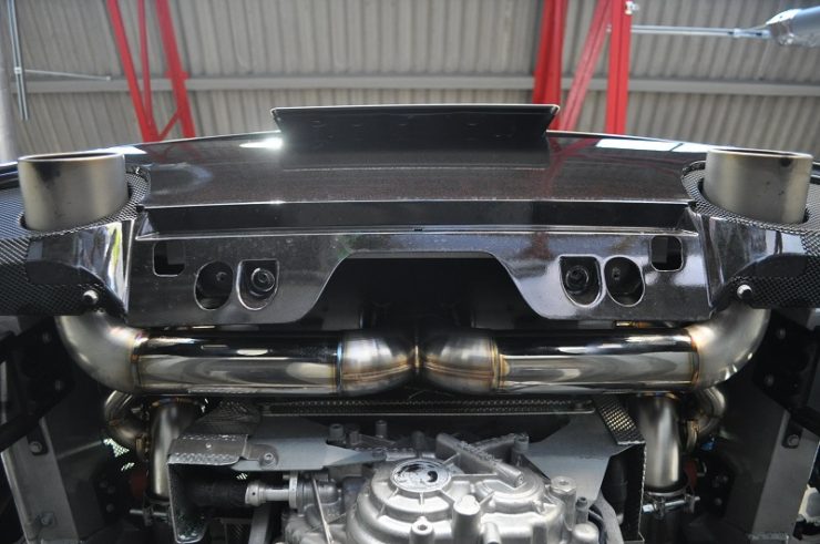 フェラーリ　488GTB　ダウンサス　ローダウン　マフラー交換