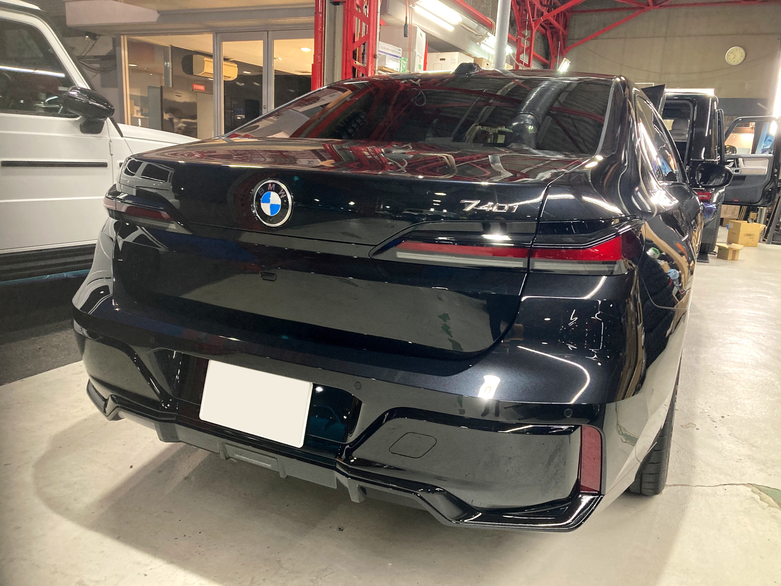 BMW G70 新型7シリーズ　ブラックグリル交換