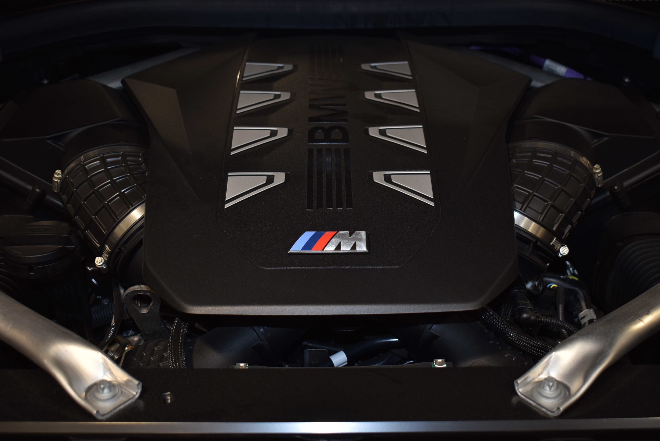 BMW X7 M60i ｘDrive　ブルックリングレー　２２インチOPアルミ　カーボンインテリア　パノラマルーフ　B&Wオーディオ