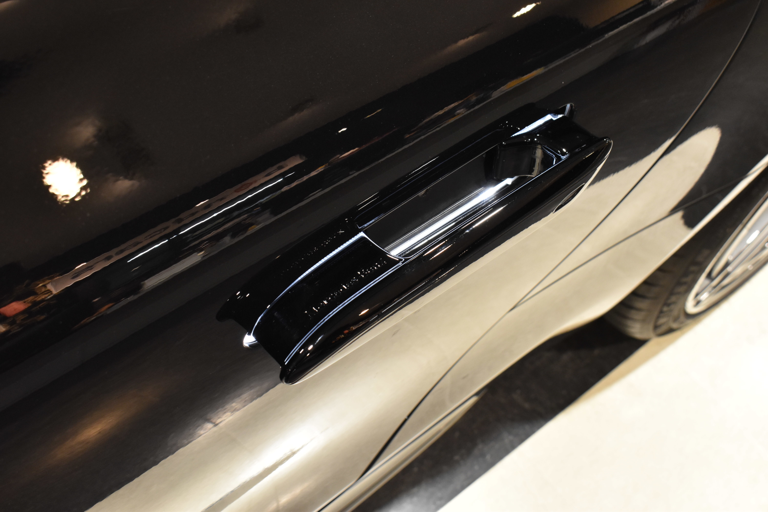 メルセデスAMG SL43　 BSG搭載モデル　ヘッドアップディスプレイ　幌黒色　右ハンドル　シートヒーター＆ベンチレーション　Fグリルフィン・Ｆ／Ｓ／Ｒモール・Ｒマフラーエンド・ブラックペイント　レーダー＆ドラレコ