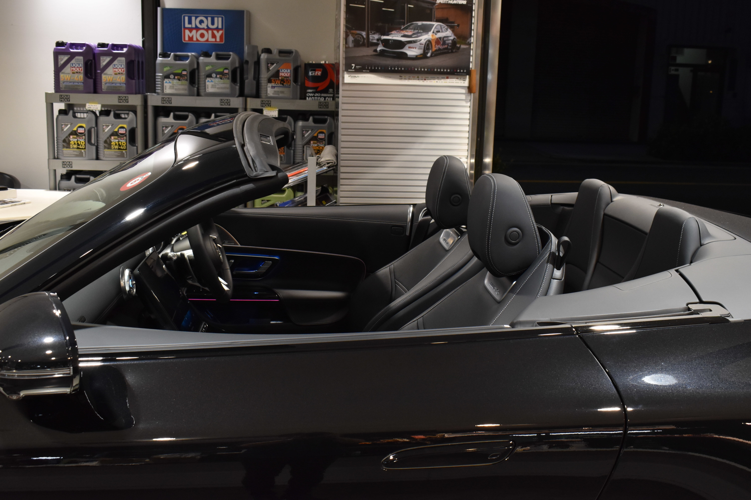 メルセデスAMG SL43　 BSG搭載モデル　ヘッドアップディスプレイ　幌黒色　右ハンドル　シートヒーター＆ベンチレーション　Fグリルフィン・Ｆ／Ｓ／Ｒモール・Ｒマフラーエンド・ブラックペイント　レーダー＆ドラレコ