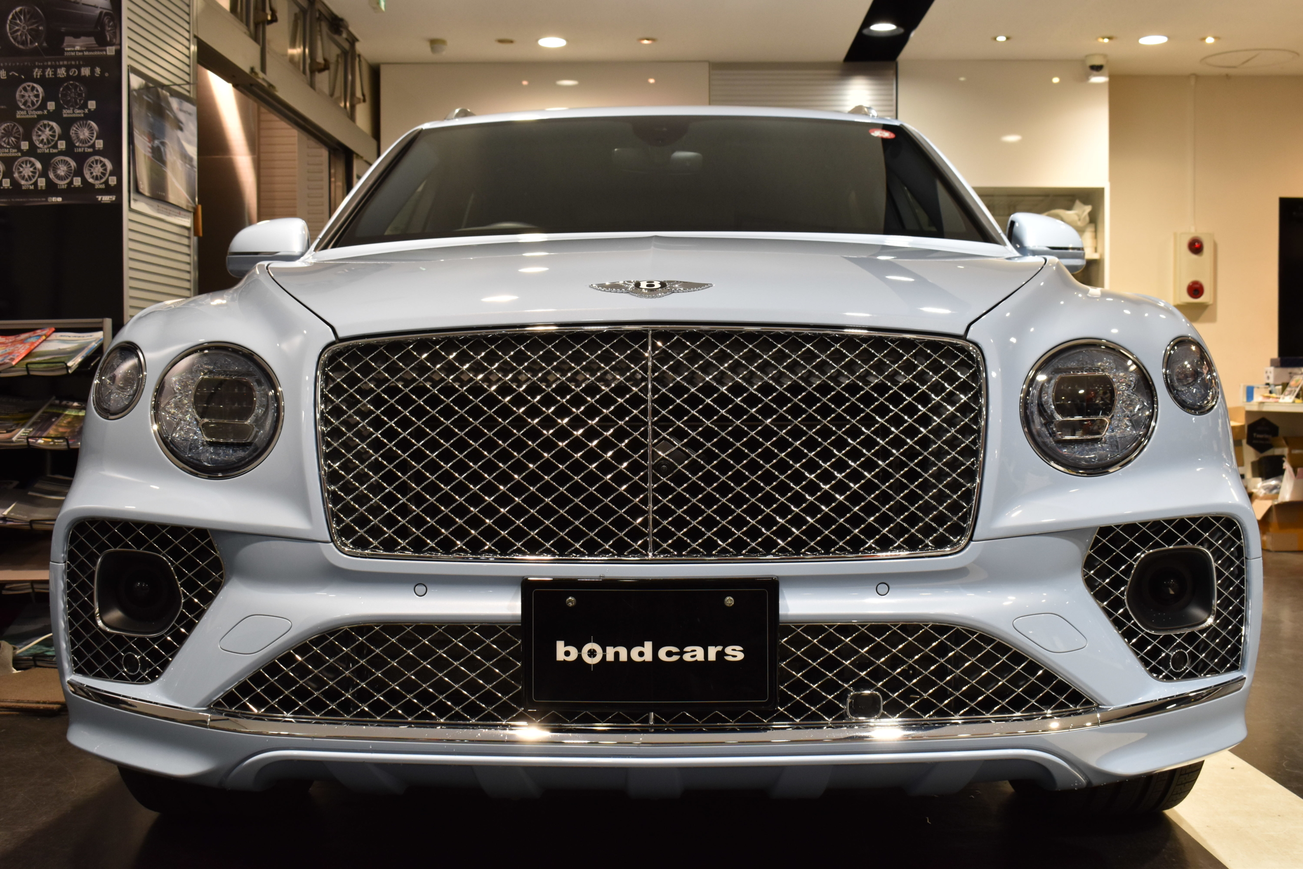 BENTLEY Bentayga Hybrid　　ディーラー車　右ハンドル　ハイブリッド　全席シートヒーター＆ベンチレーション　ステアリングヒーター　パノラミックスライディングルーフ　ソフトクローズ