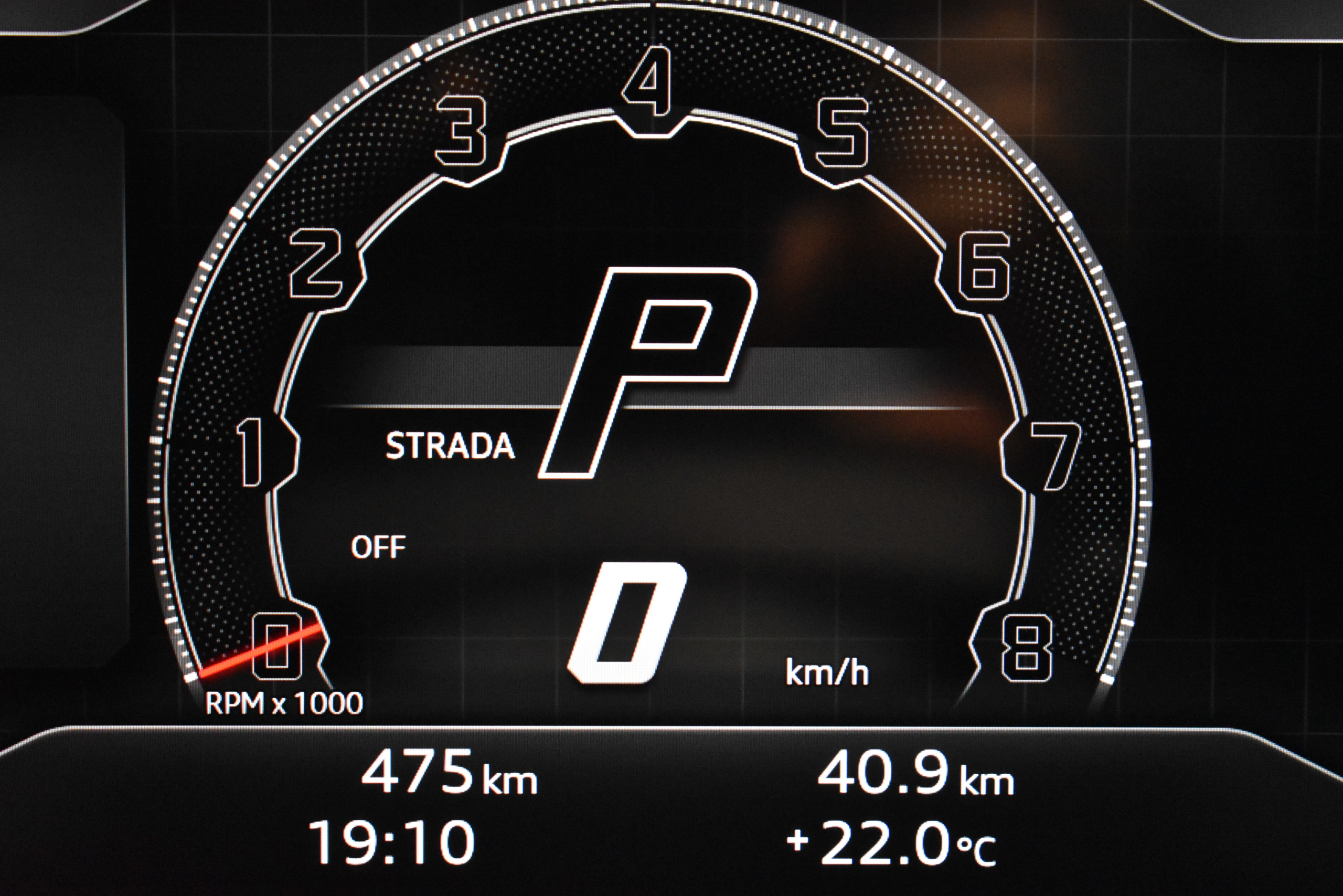ランボルギーニ　ウルス　ペルフォルマンテ　カーボンエクステリアPKG　アクラポビッチ　ボンドカーズ　ボンド大阪　ボンドグループ