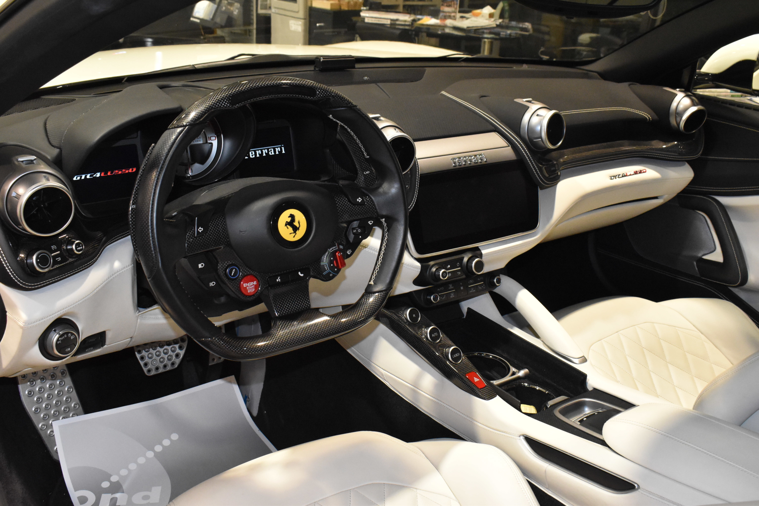 フェラーリ　GTC4Lusso　ルッソ　V12　４人乗り　ローダウン　カスタム　オプション多数　ボンドカーズ　ボンド大阪　新着入庫車両