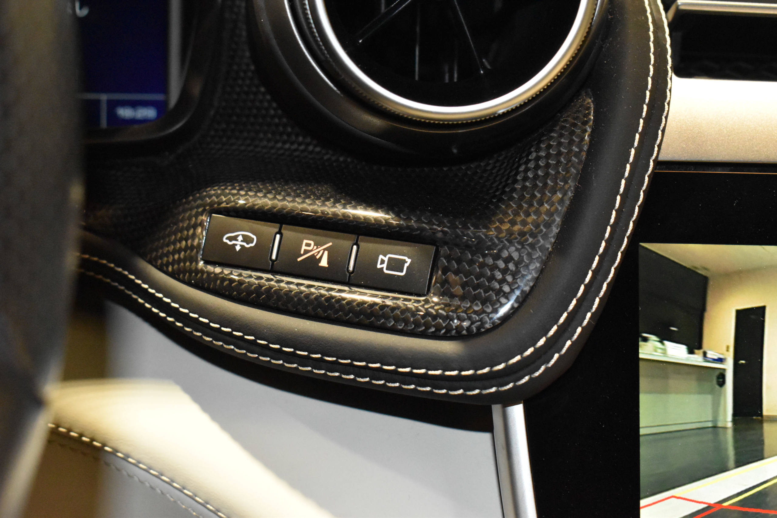 フェラーリ　GTC4Lusso　ルッソ　V12　４人乗り　ローダウン　カスタム　オプション多数　ボンドカーズ　ボンド大阪　新着入庫車両