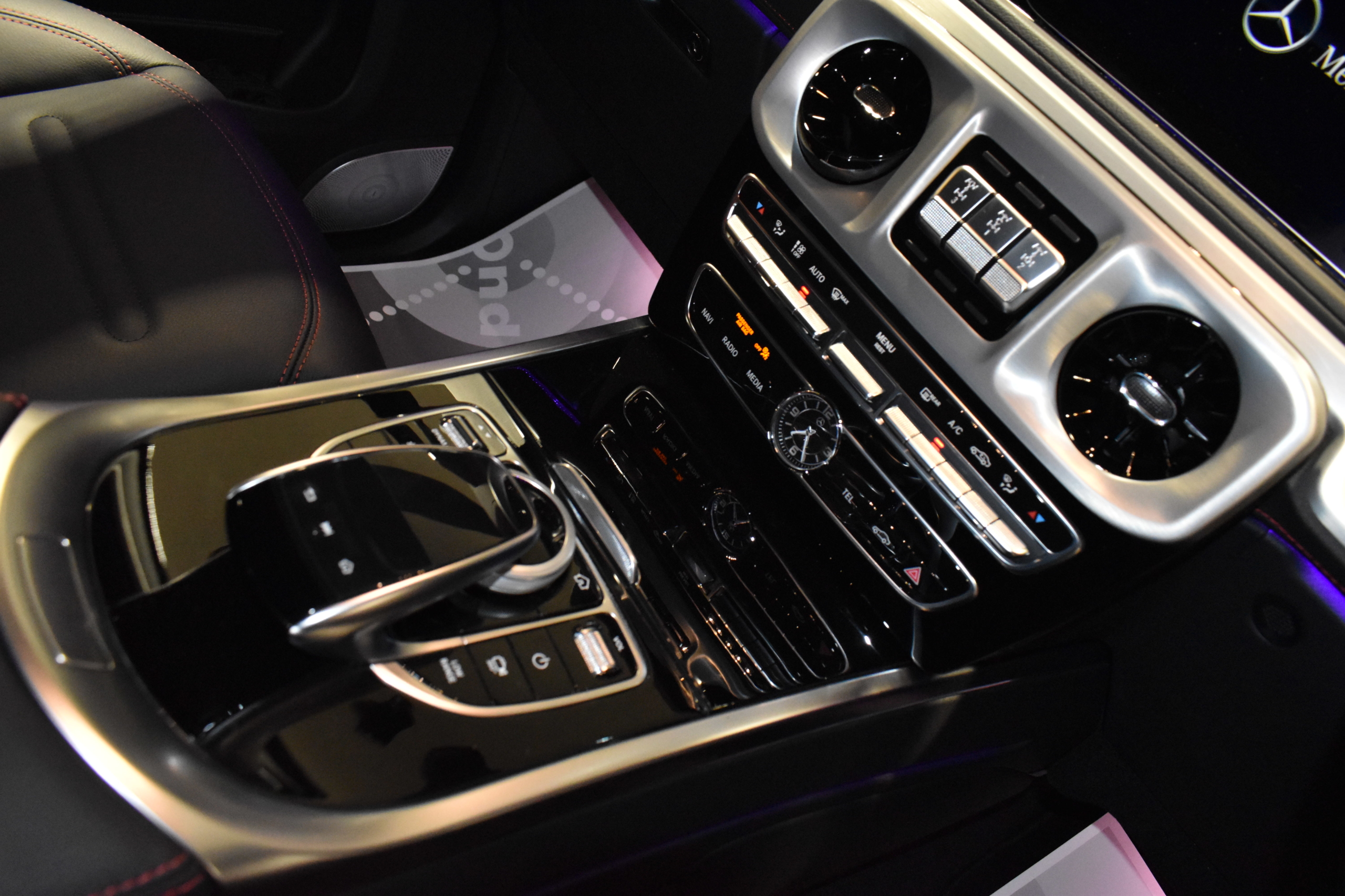 メルセデスベンツ　G400d　車輌販売　ボンド大阪　ボンドカーズ　ボンドグループ