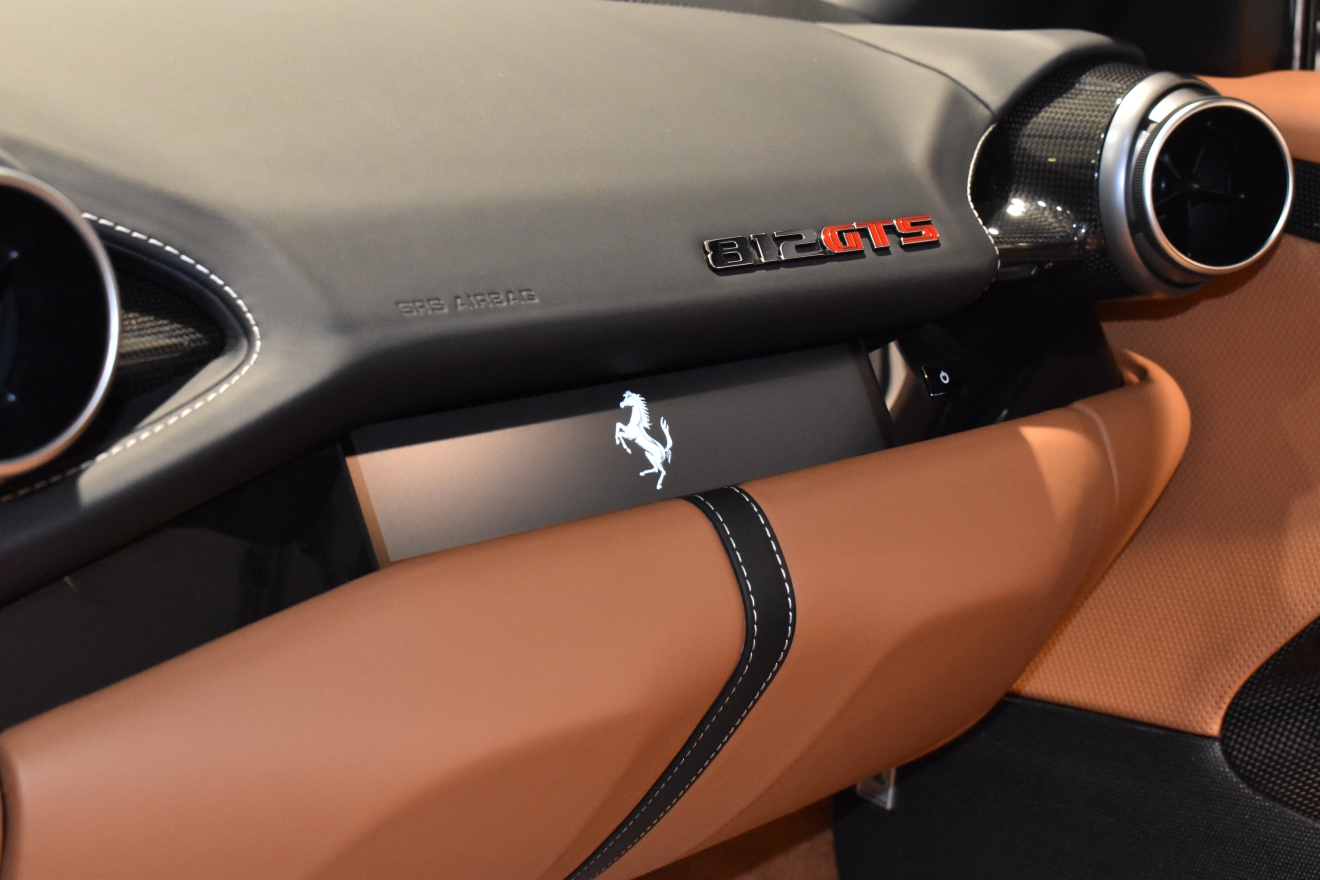 フェラーリ 812GTS V12 左ハンドル 新着入庫車両 ボンド大阪 ボンドカーズ