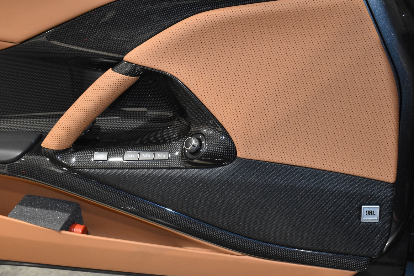 フェラーリ 812GTS V12 左ハンドル 新着入庫車両 ボンド大阪 ボンドカーズ