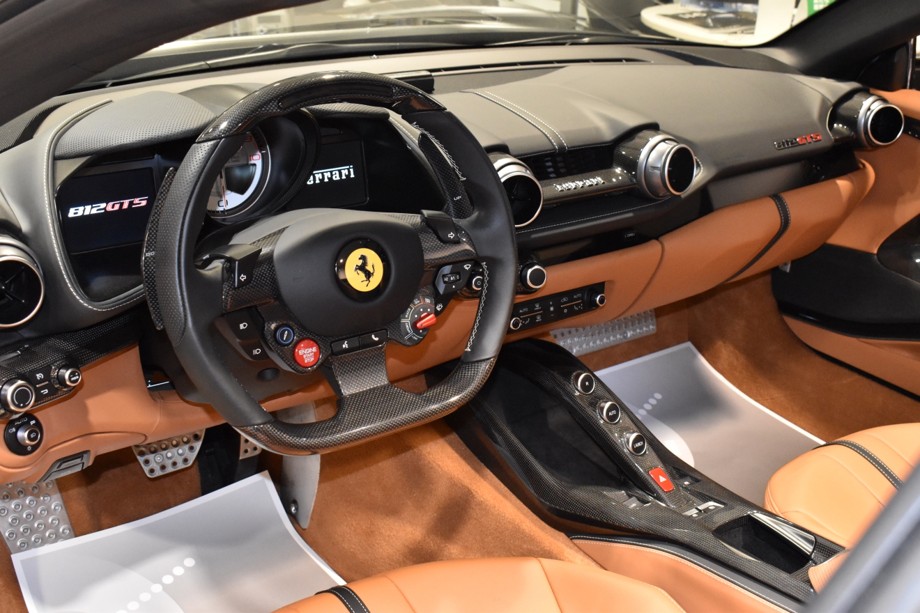 フェラーリ 812GTS V12 左ハンドル 新着入庫車両 ボンド大阪 ボンドカーズ