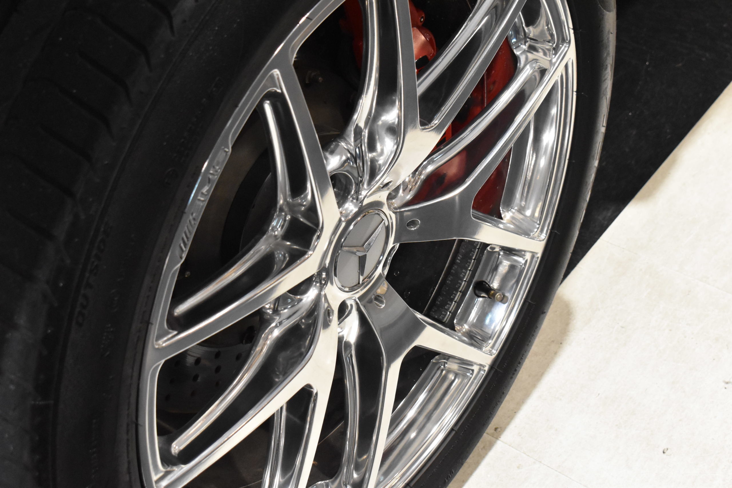 Ｇ６５　Ｖ１２エンジン　ブラバスマフラー　メッキグリル／ホイール　IIDサスペンション　ＥＤ４６３デカール　ｄｅｓｉｇｎｏエクスクルーシブインテリアＰＫＧ（ダイヤモンドステッチ／ｄｅｓｉｇｎｏレザーシート・ダッシュボード