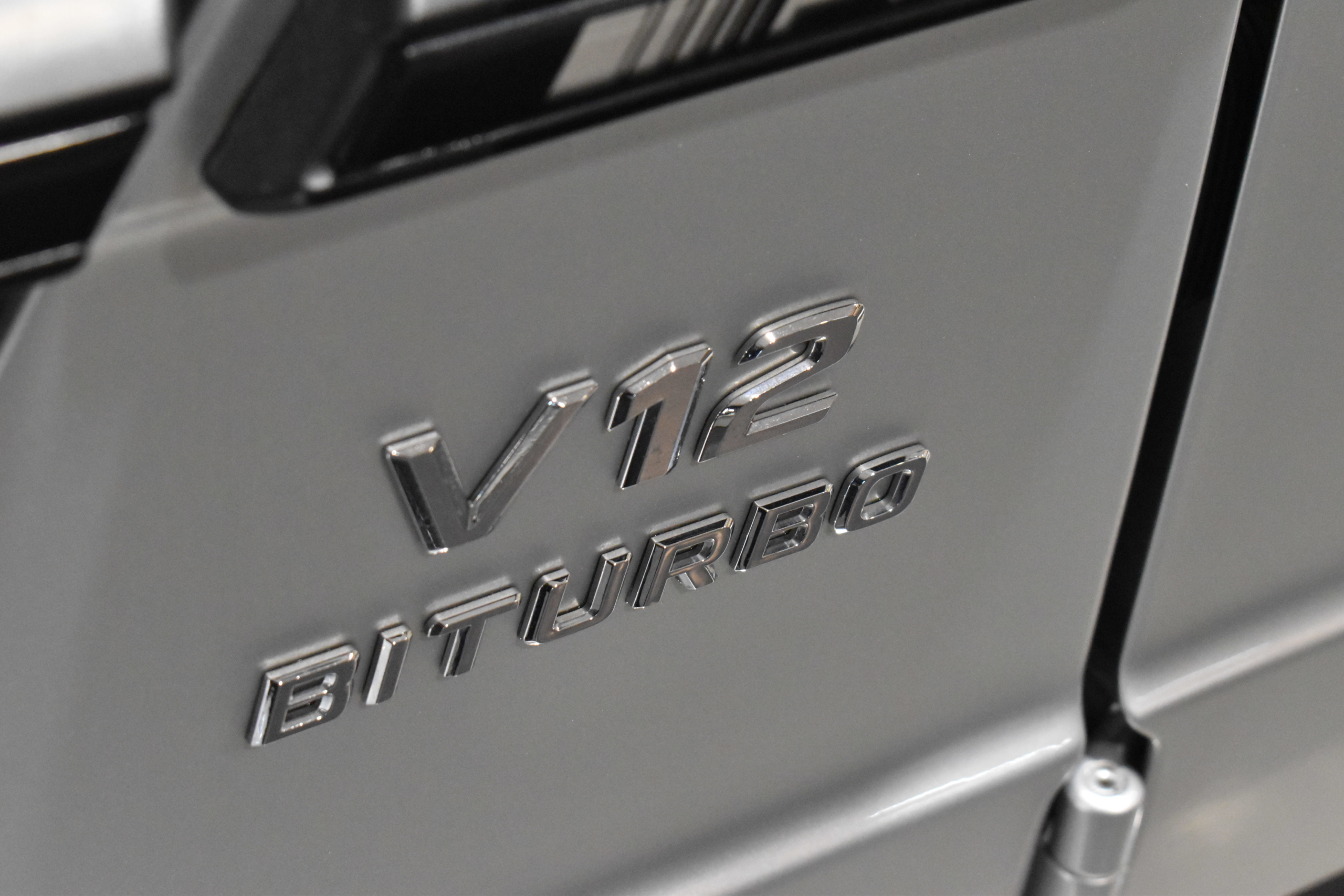 Ｇ６５　Ｖ１２エンジン　ブラバスマフラー　メッキグリル／ホイール　IIDサスペンション　ＥＤ４６３デカール　ｄｅｓｉｇｎｏエクスクルーシブインテリアＰＫＧ（ダイヤモンドステッチ／ｄｅｓｉｇｎｏレザーシート・ダッシュボード